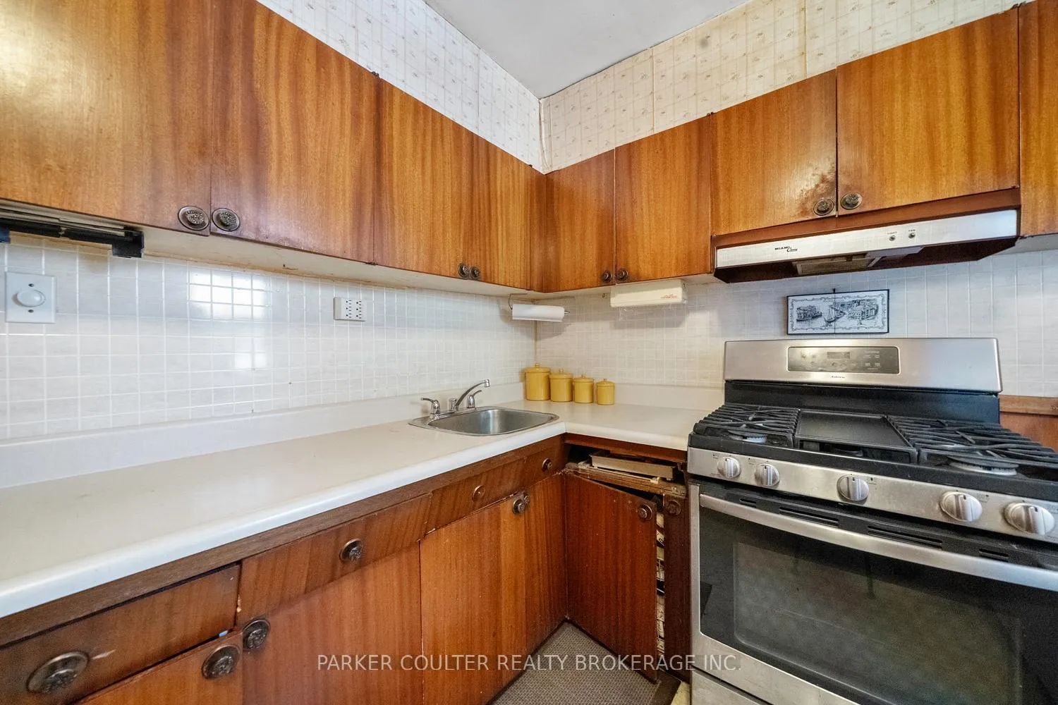 Photo 11 of 26 Larchmount Avenue, Toronto, South Riverdale — HOMEH
