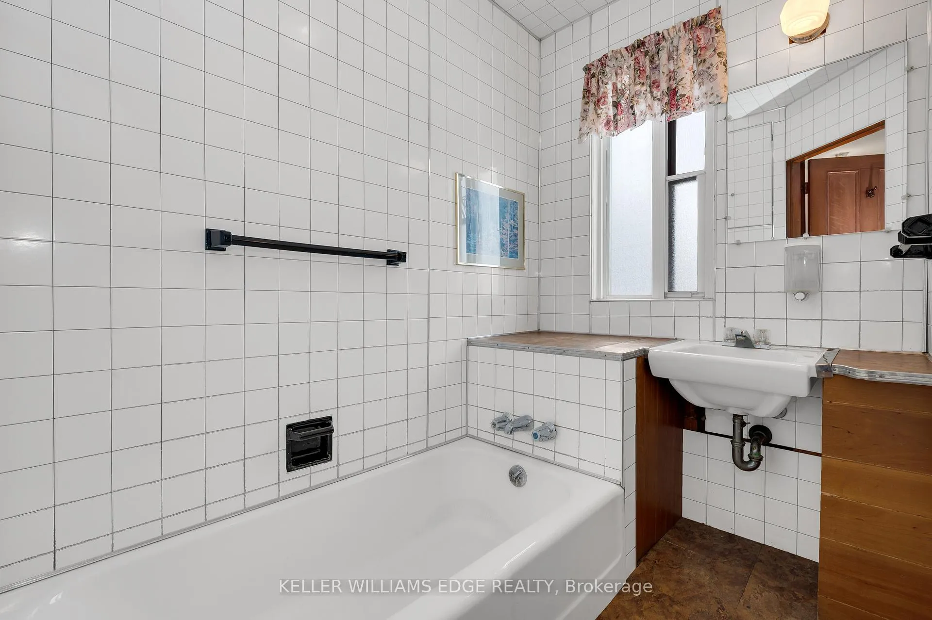 Photo 7 of Unit Room 3, 760 King Street E, Hamilton, Gibson — HOMEH