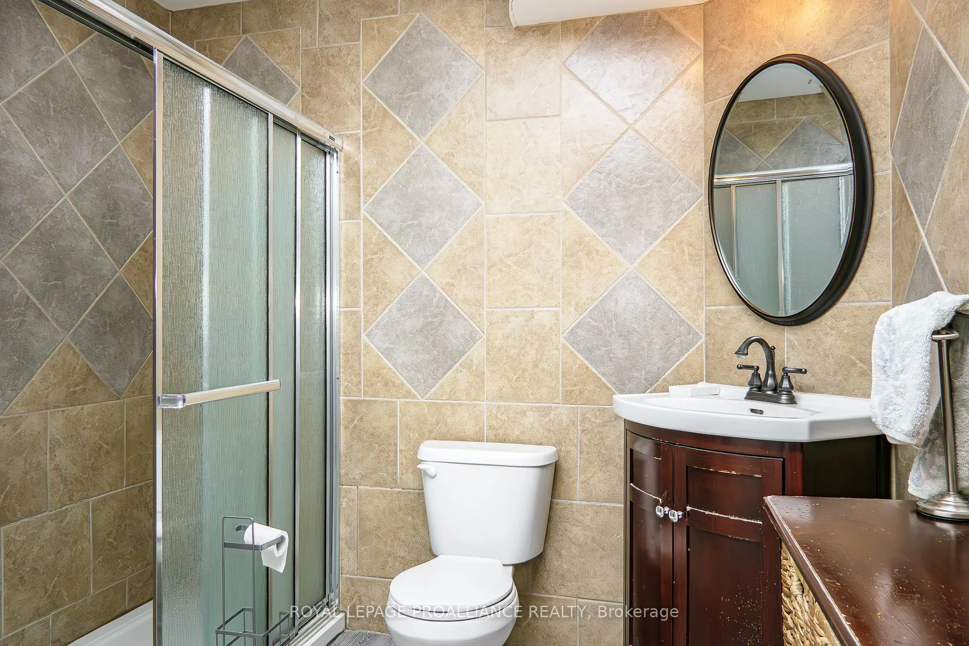 Photo 25 of 146 Creswell Drive, Quinte West, Trenton Ward — HOMEH