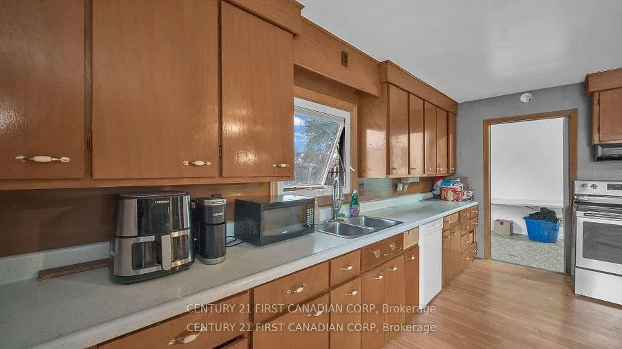 Photo 7 of 19 Montgomery Drive, Chatham-Kent, Wallaceburg — HOMEH
