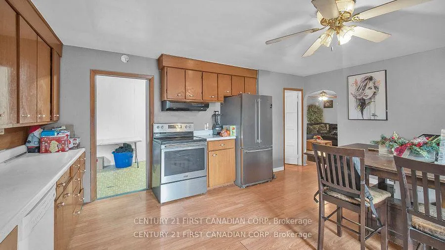Photo 8 of 19 Montgomery Drive, Chatham-Kent, Wallaceburg — HOMEH
