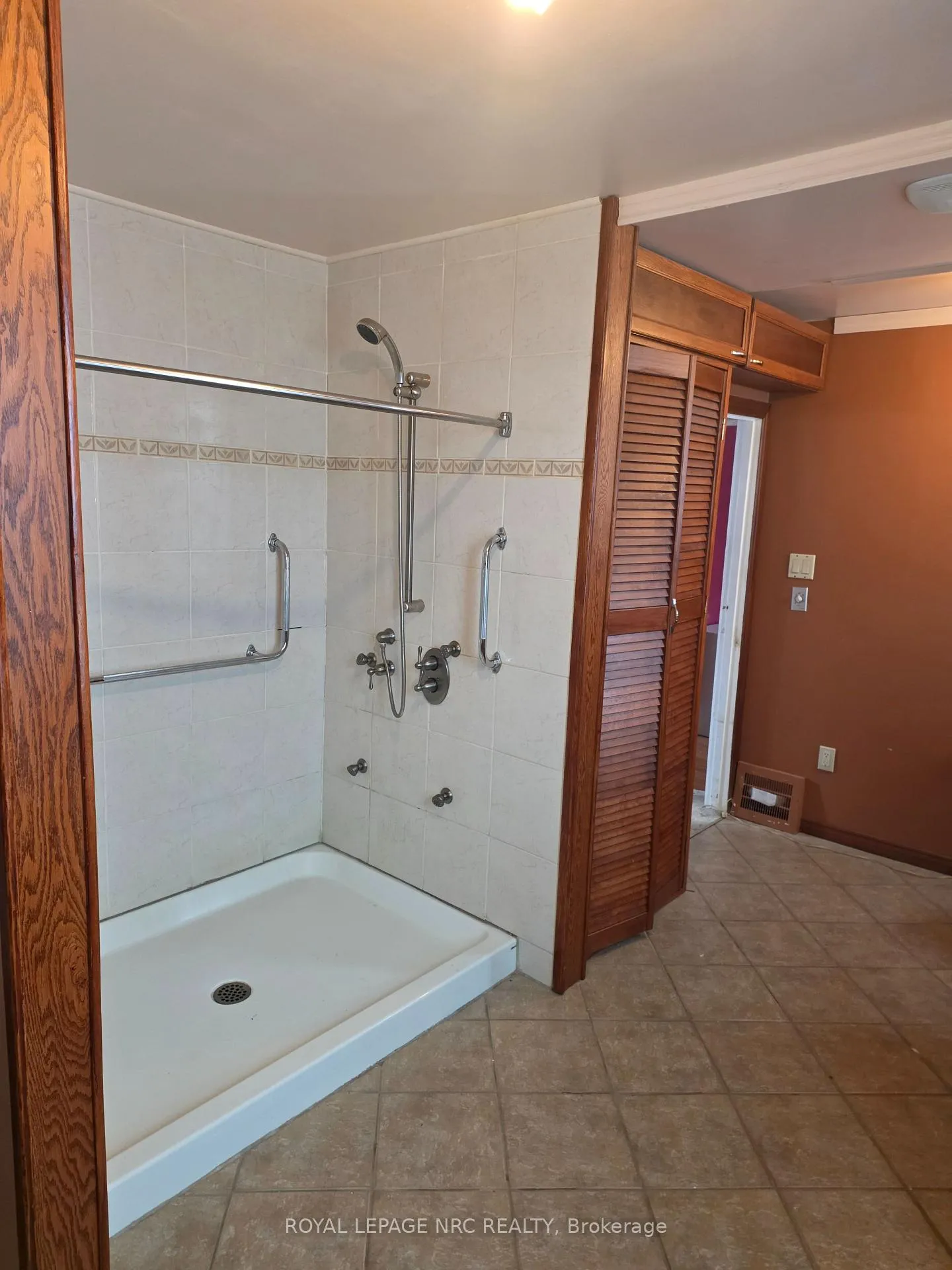 Photo 6 of 15 Mildred Avenue, St. Catharines, Haig — HOMEH