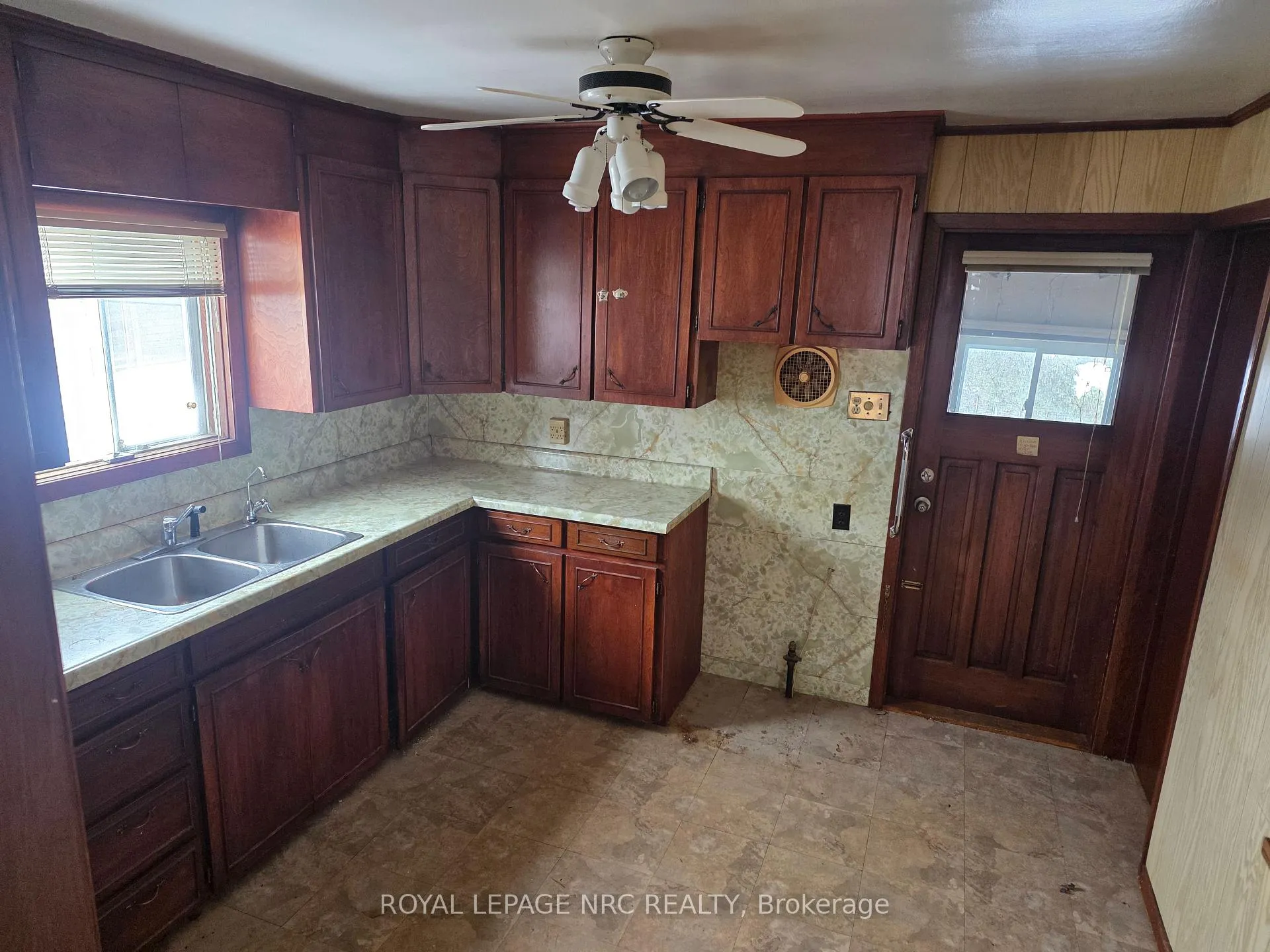 Photo 9 of 15 Mildred Avenue, St. Catharines, Haig — HOMEH