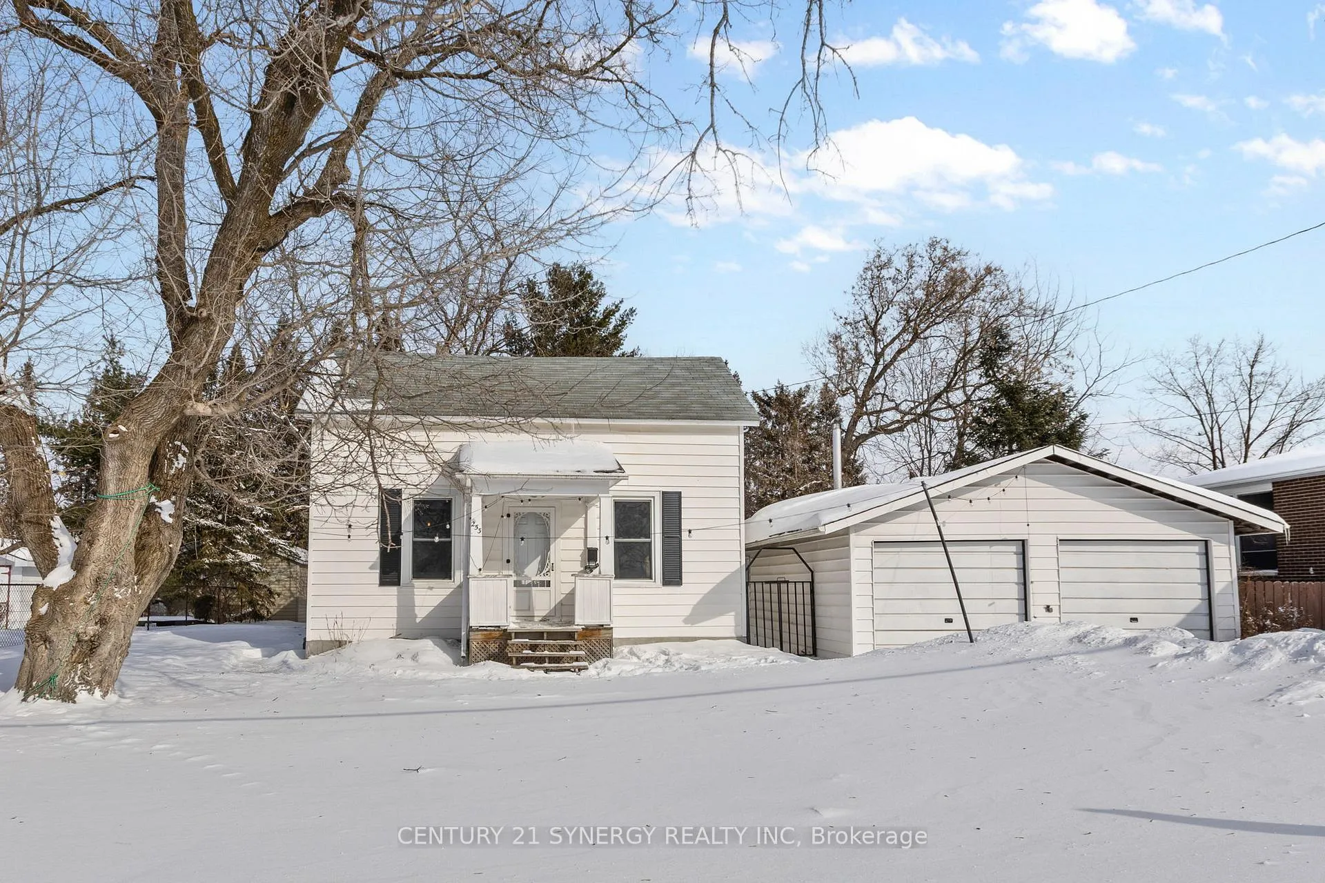 Front of 253 Alicia Street