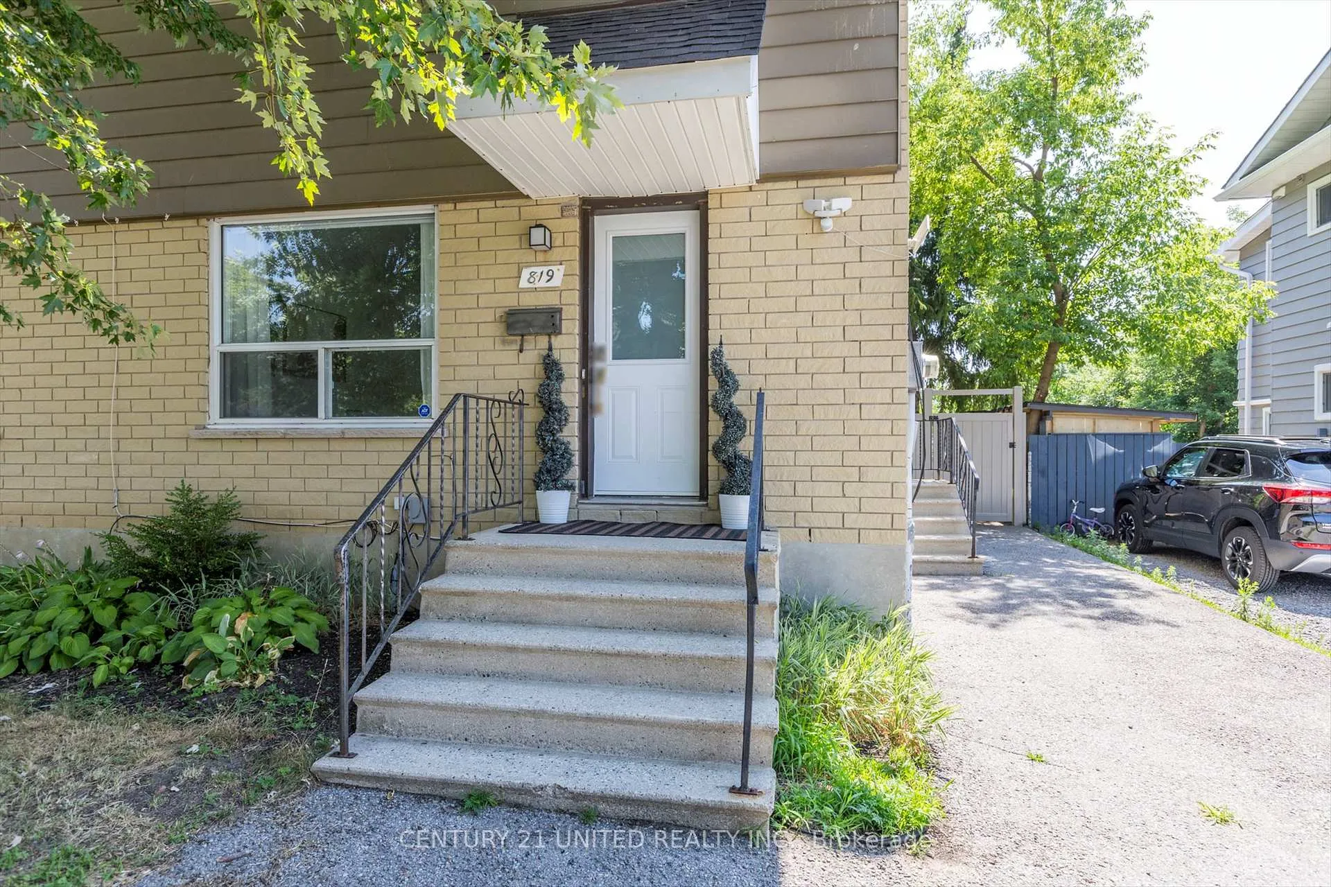Photo 3 of 819 Cameron Street, Peterborough, Otonabee Ward 1 — HOMEH