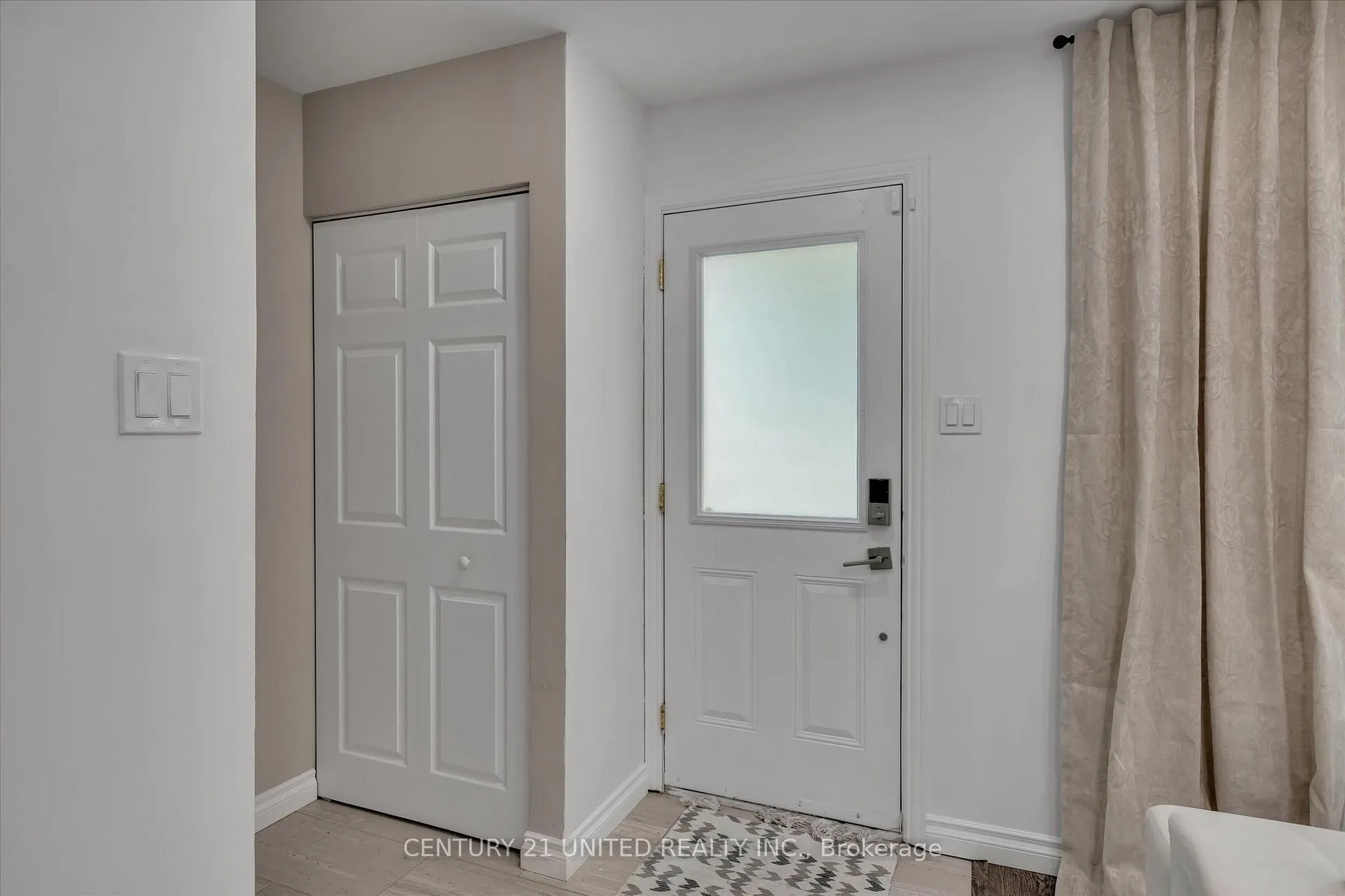Photo 5 of 819 Cameron Street, Peterborough, Otonabee Ward 1 — HOMEH