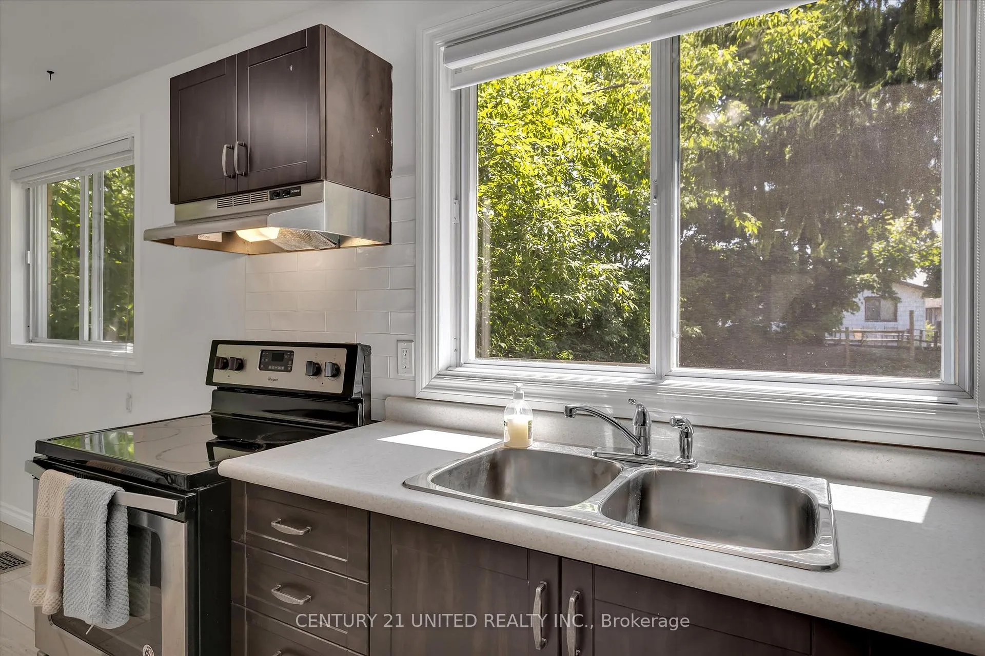 Photo 13 of 819 Cameron Street, Peterborough, Otonabee Ward 1 — HOMEH
