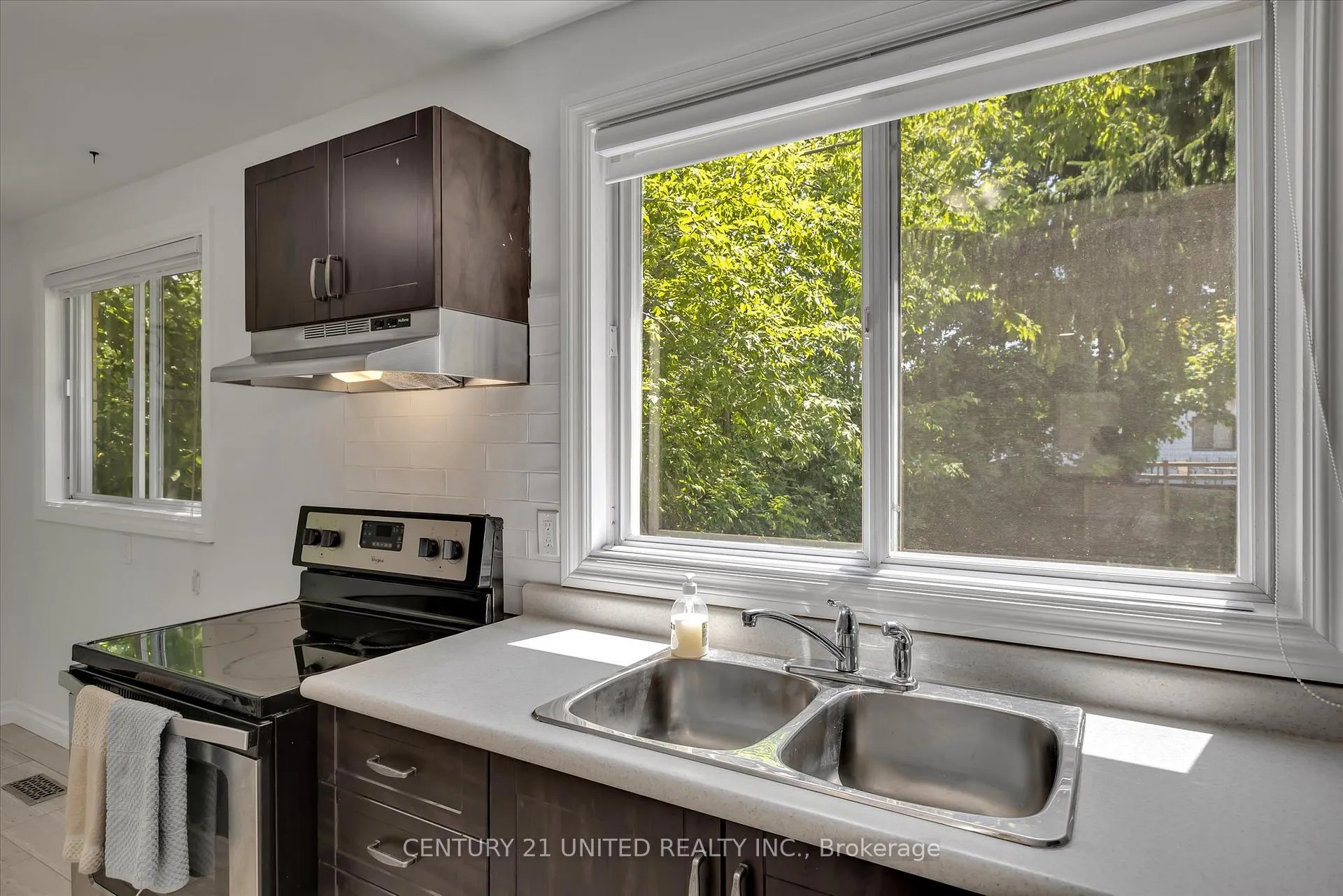 Photo 15 of 819 Cameron Street, Peterborough, Otonabee Ward 1 — HOMEH