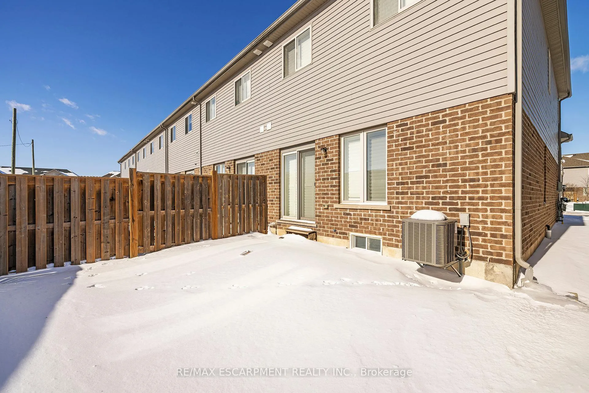 Photo 3 of 14 Serenity Lane, Hamilton, Rural Glanbrook — HOMEH