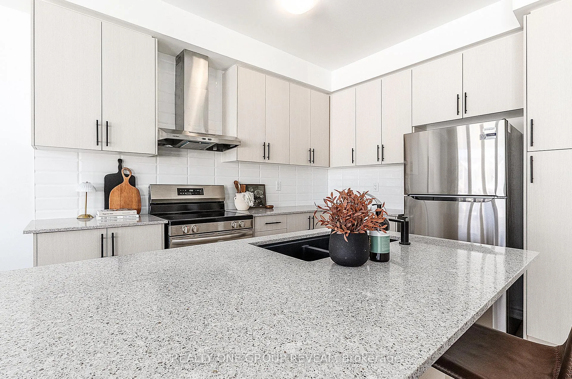Photo 12 of 3515 Brickyard Drive, Pickering, Rural Pickering — HOMEH