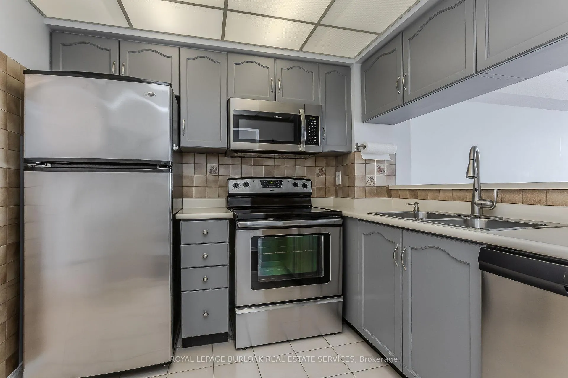 Photo 6 of Unit 508, 495 Highway 8, Hamilton, Stoney Creek — HOMEH
