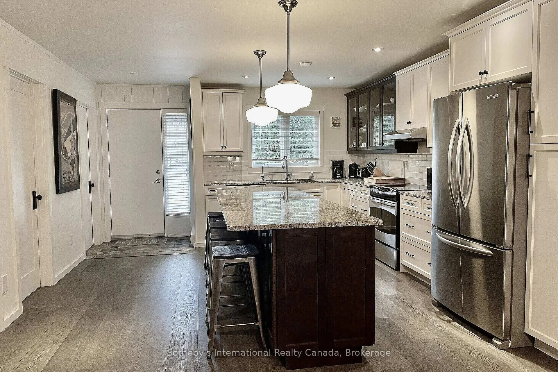 Photo 2 of 571 Oxbow Crescent, Collingwood — HOMEH