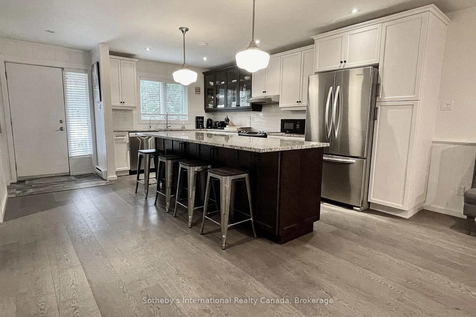Photo 3 of 571 Oxbow Crescent, Collingwood — HOMEH
