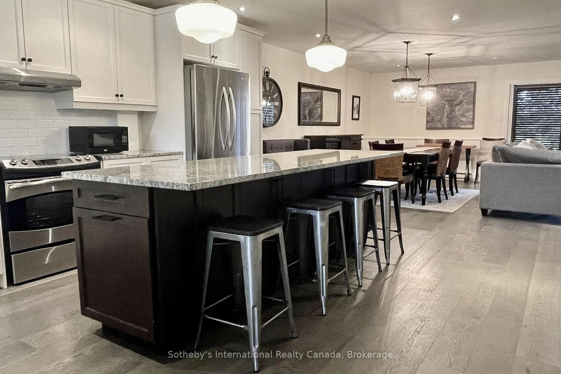 Photo 5 of 571 Oxbow Crescent, Collingwood — HOMEH