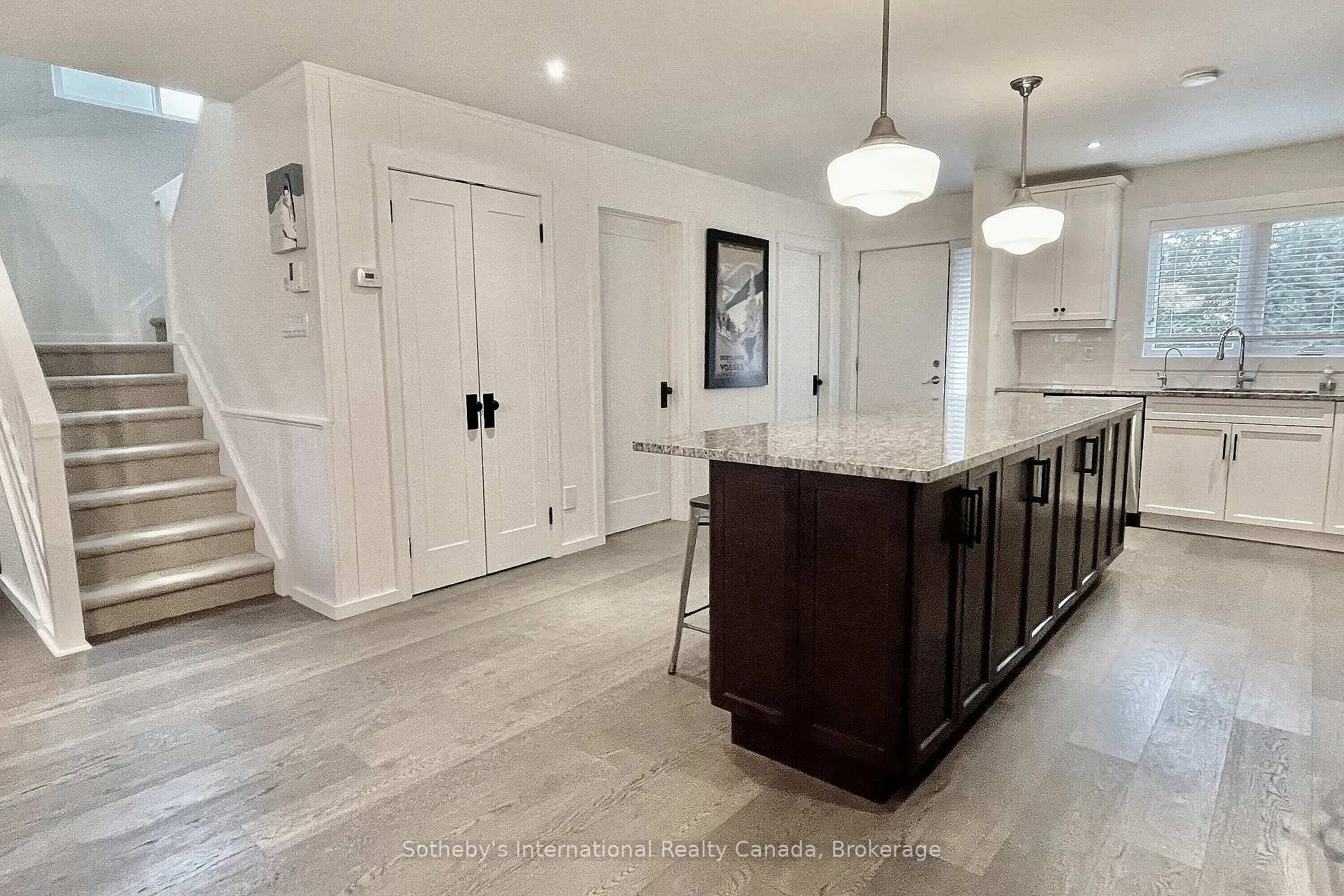 Photo 6 of 571 Oxbow Crescent, Collingwood — HOMEH