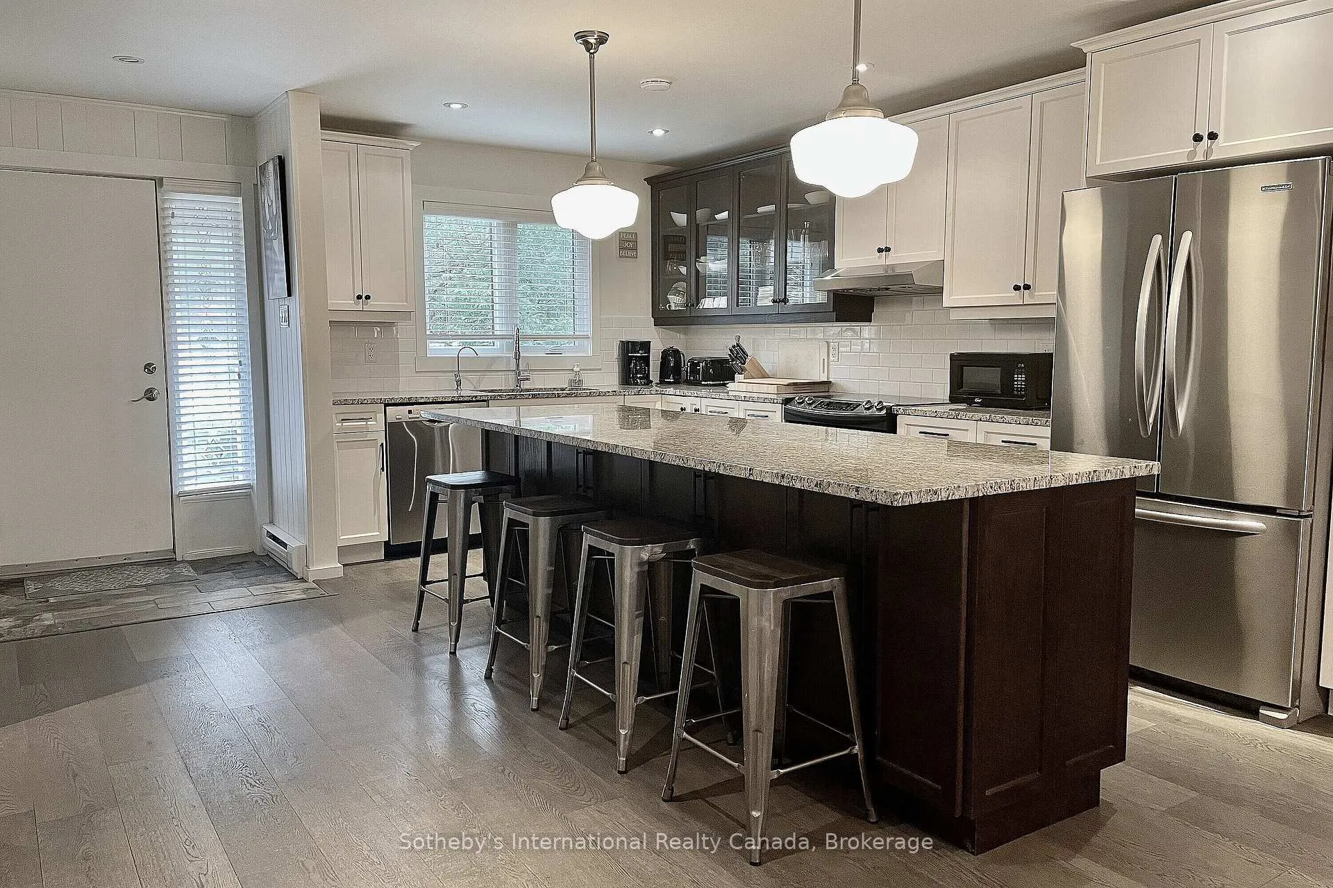 Photo 7 of 571 Oxbow Crescent, Collingwood — HOMEH