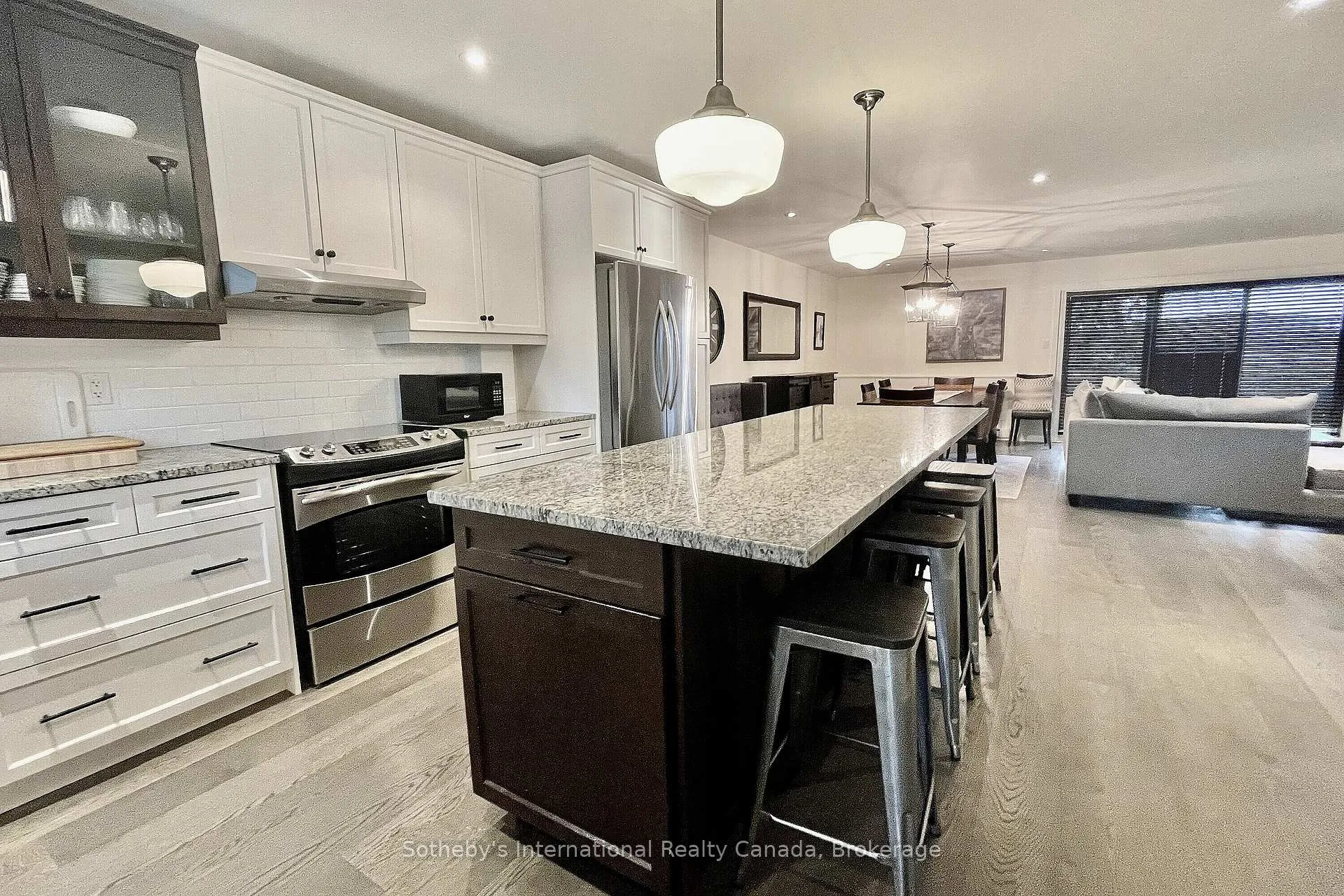 Photo 8 of 571 Oxbow Crescent, Collingwood — HOMEH