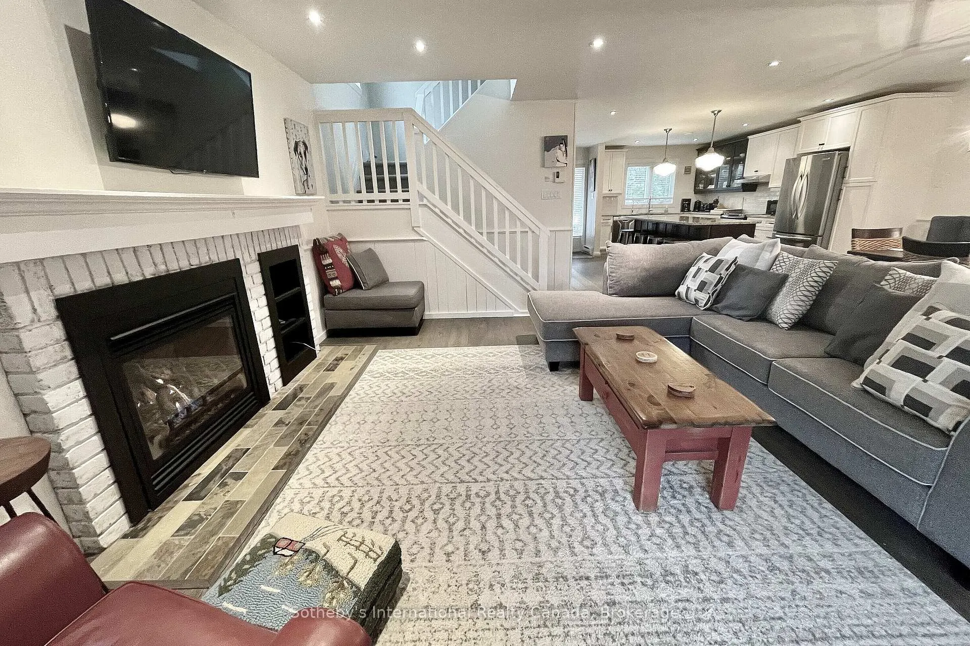 Photo 14 of 571 Oxbow Crescent, Collingwood — HOMEH
