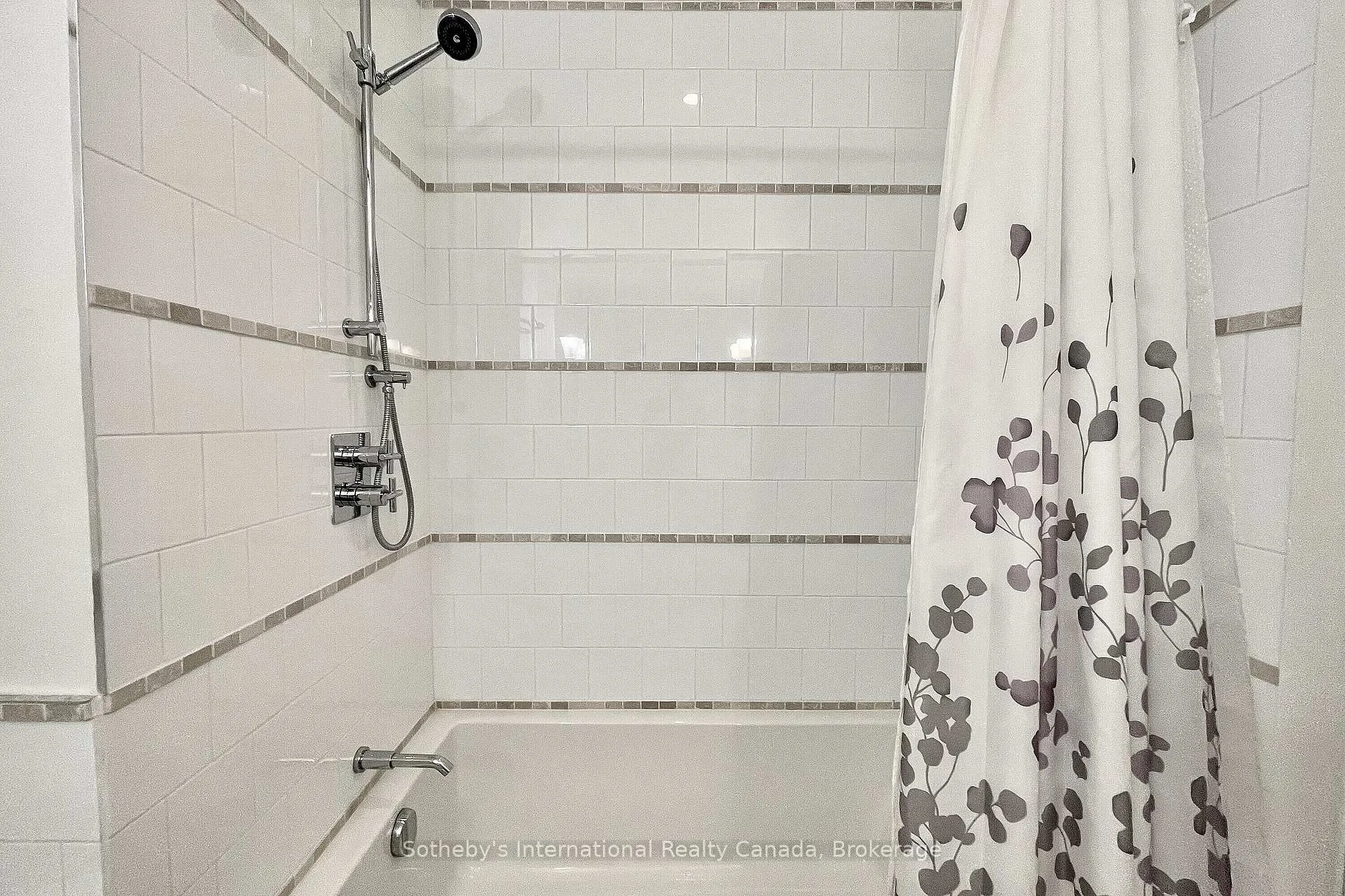Photo 29 of 571 Oxbow Crescent, Collingwood — HOMEH