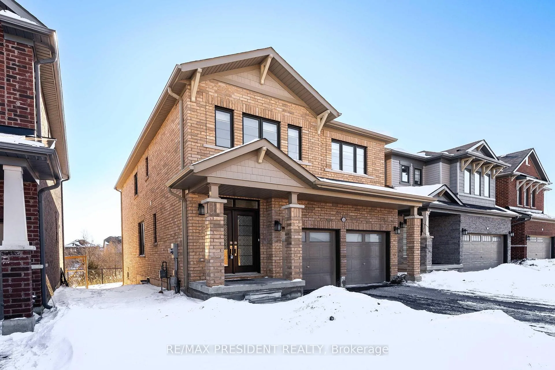 Photo 2 of 12 Midhurst Heights, Hamilton, Stoney Creek — HOMEH