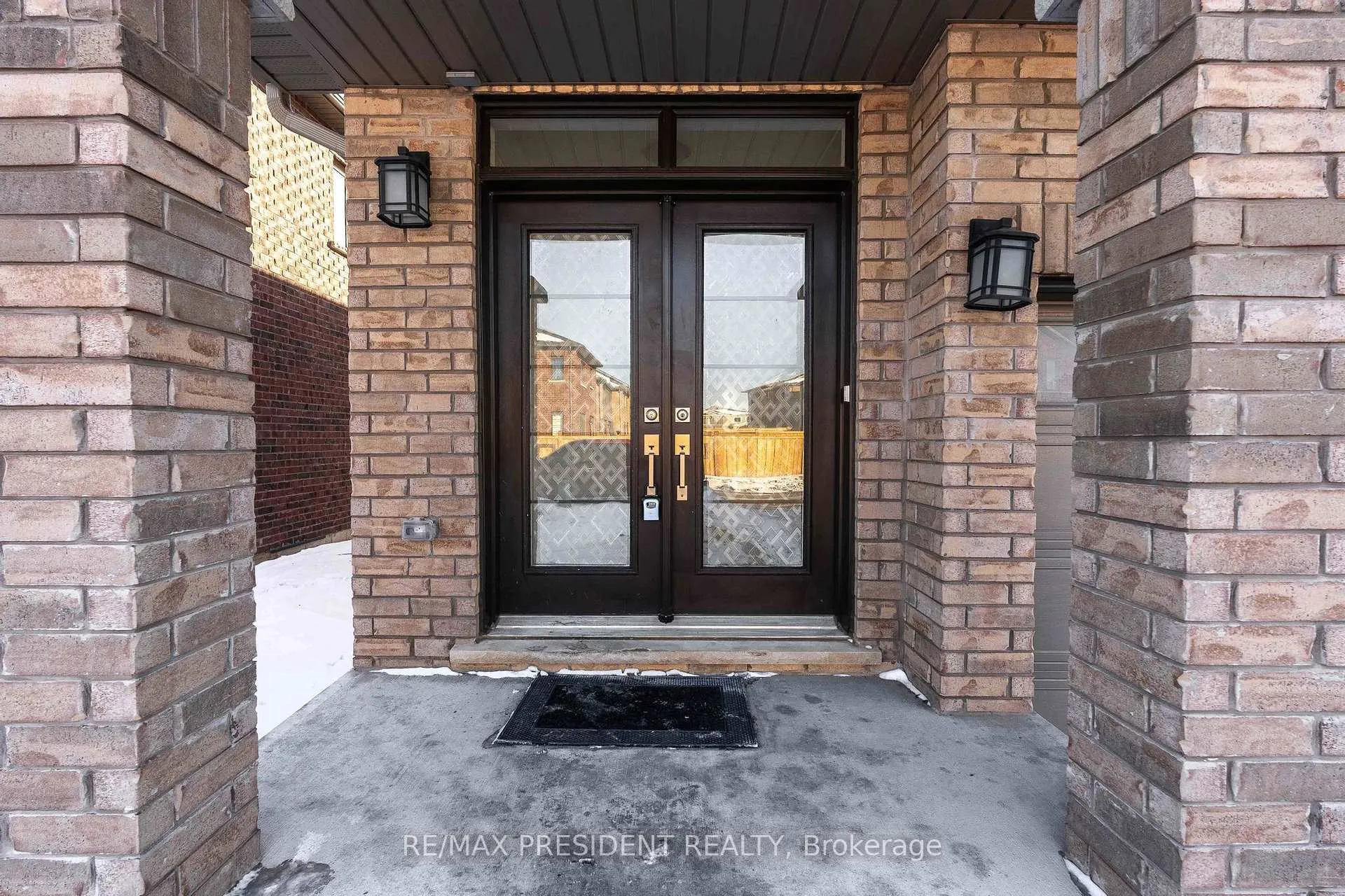 Photo 3 of 12 Midhurst Heights, Hamilton, Stoney Creek — HOMEH