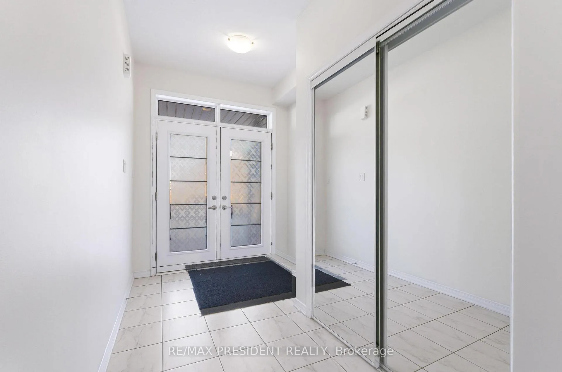 Photo 4 of 12 Midhurst Heights, Hamilton, Stoney Creek — HOMEH