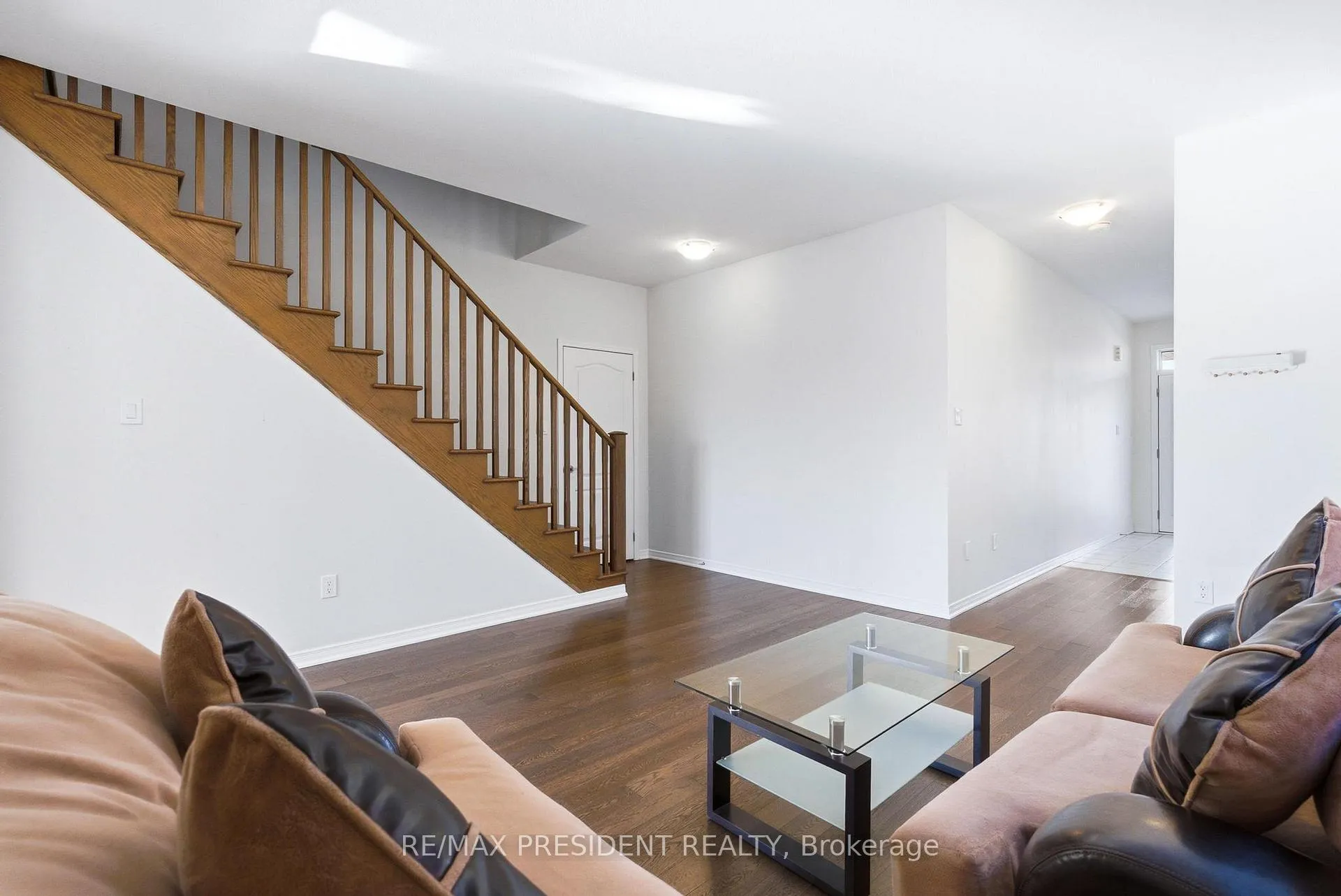 Photo 8 of 12 Midhurst Heights, Hamilton, Stoney Creek — HOMEH