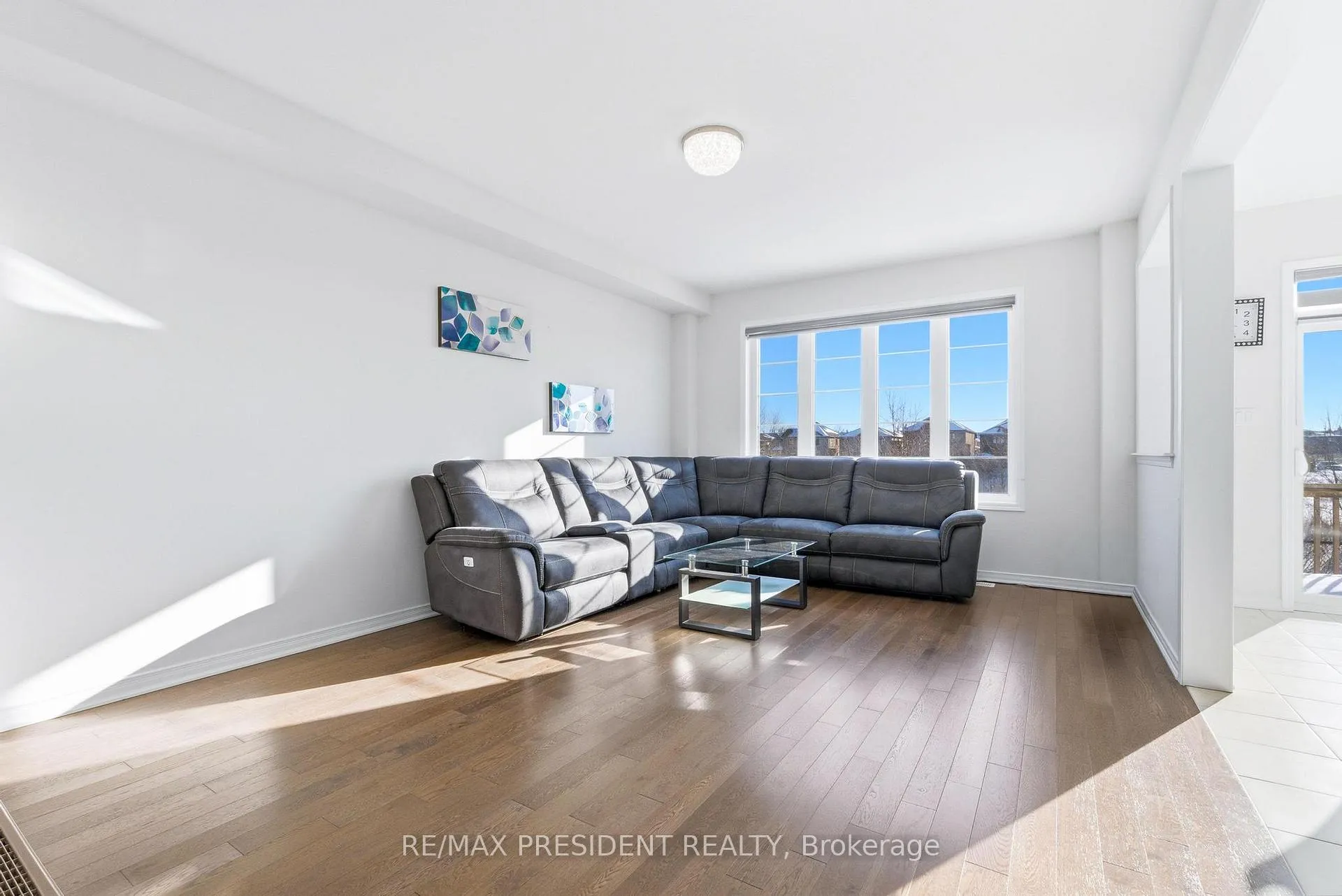 Photo 9 of 12 Midhurst Heights, Hamilton, Stoney Creek — HOMEH