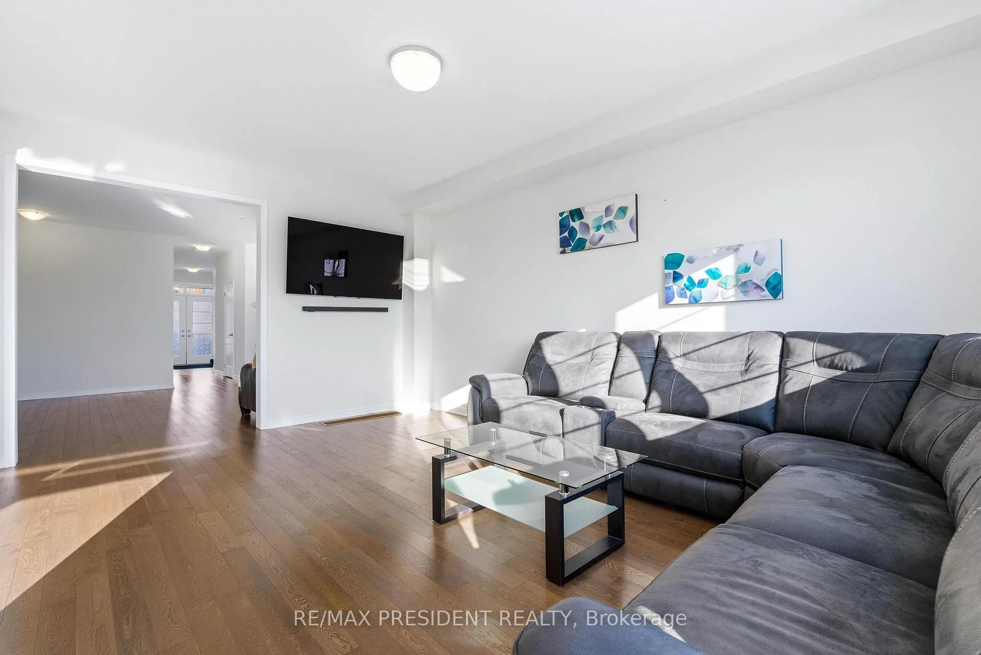 Photo 10 of 12 Midhurst Heights, Hamilton, Stoney Creek — HOMEH