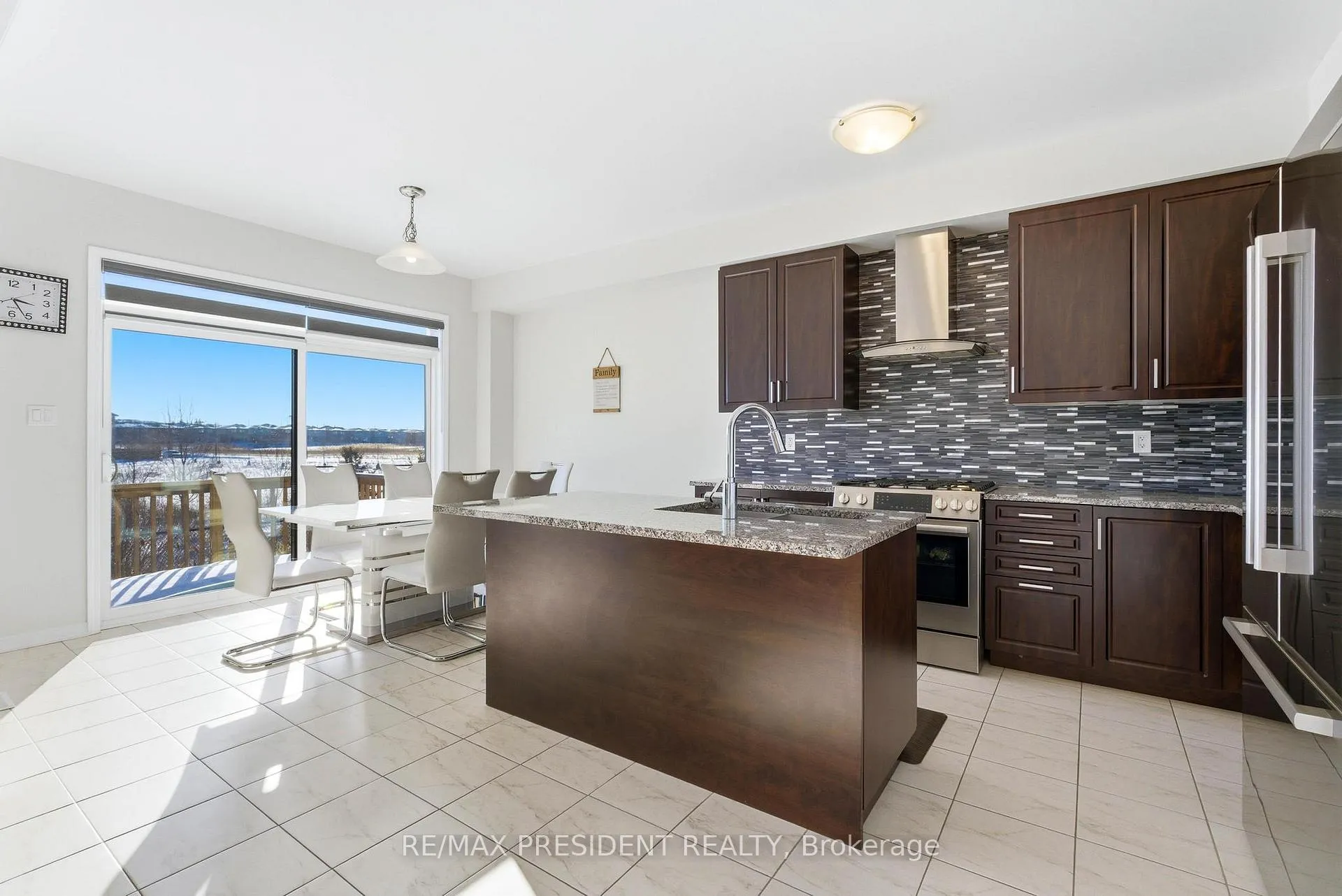 Photo 13 of 12 Midhurst Heights, Hamilton, Stoney Creek — HOMEH