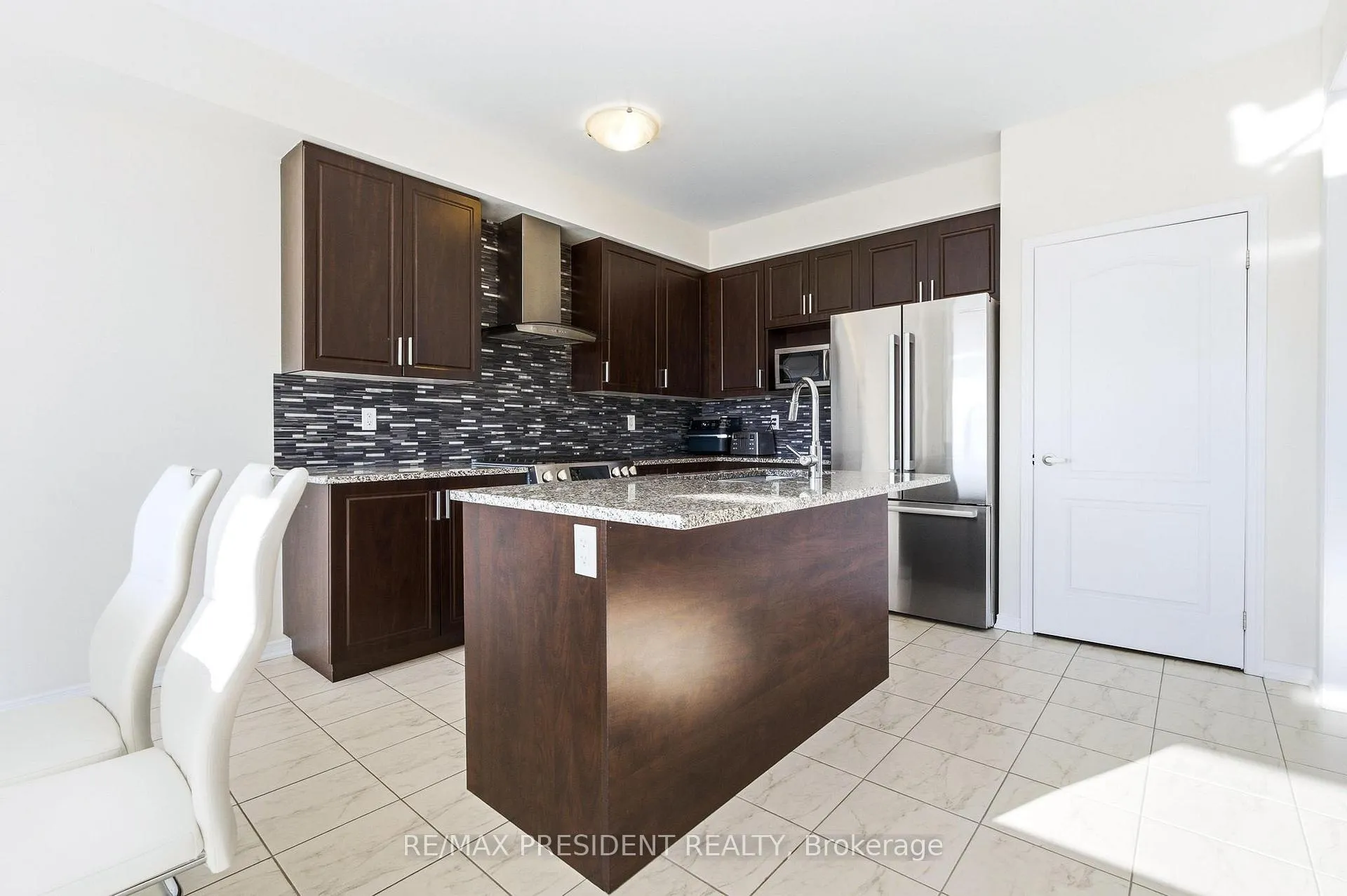 Photo 15 of 12 Midhurst Heights, Hamilton, Stoney Creek — HOMEH