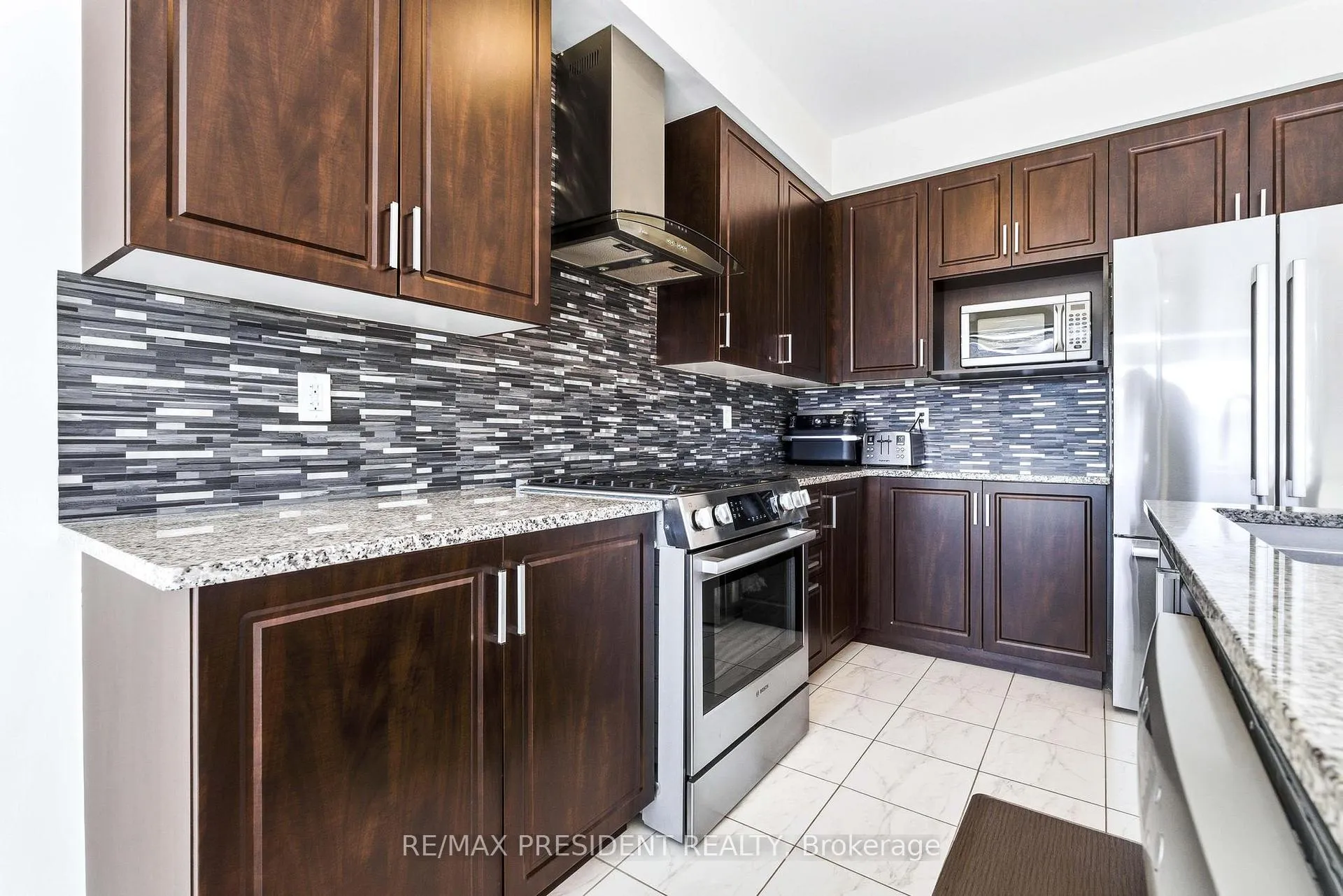 Photo 16 of 12 Midhurst Heights, Hamilton, Stoney Creek — HOMEH