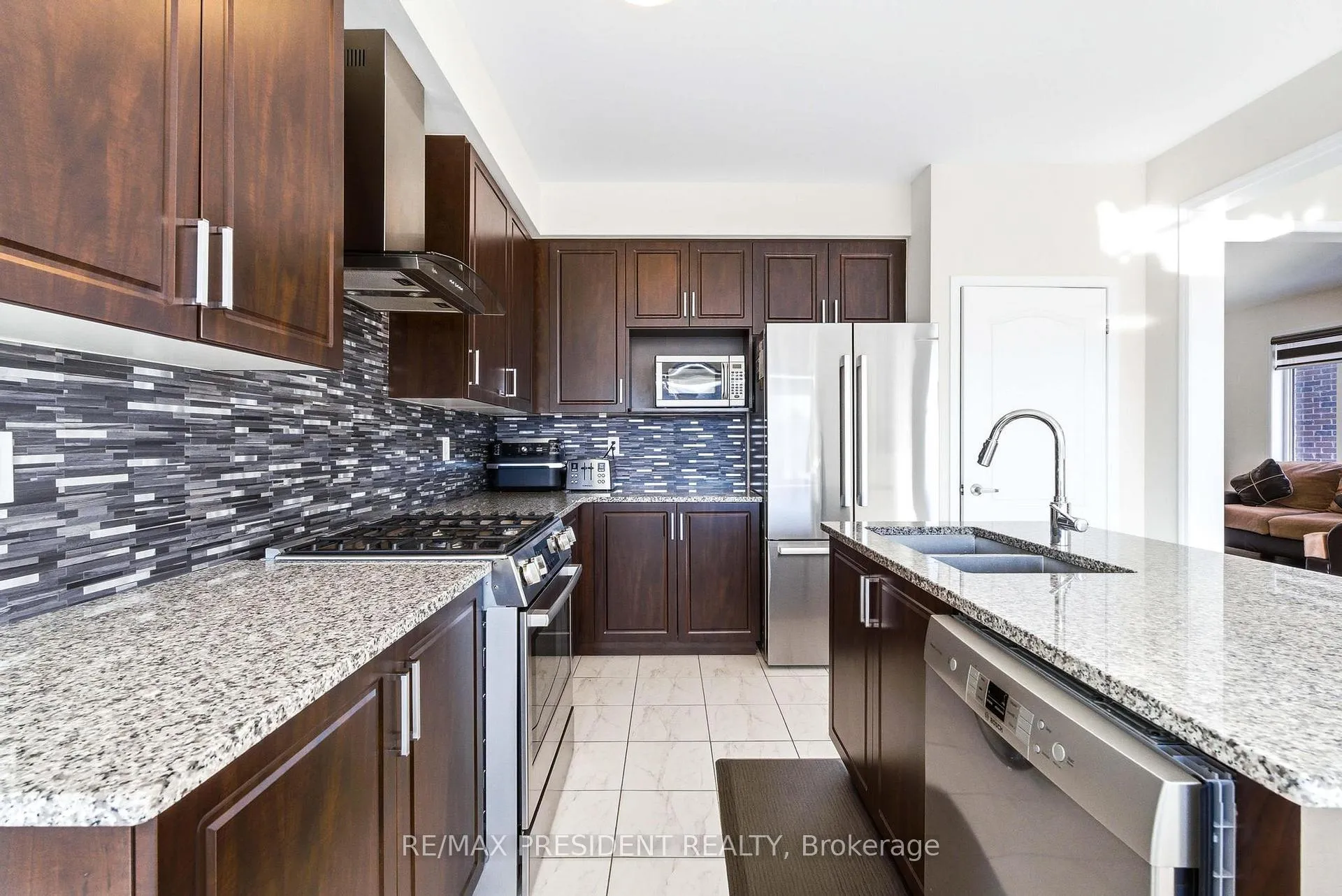Photo 17 of 12 Midhurst Heights, Hamilton, Stoney Creek — HOMEH