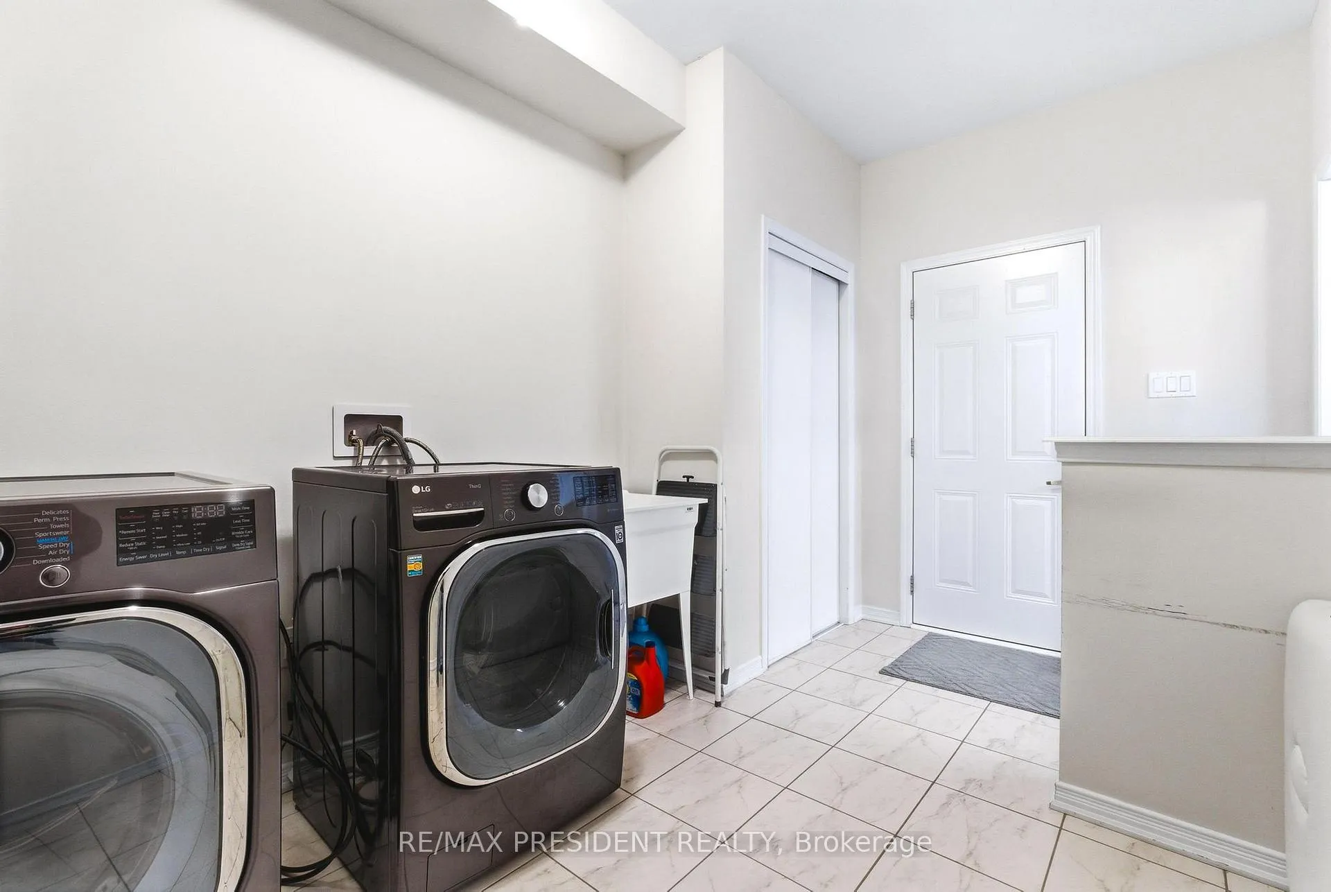 Photo 19 of 12 Midhurst Heights, Hamilton, Stoney Creek — HOMEH