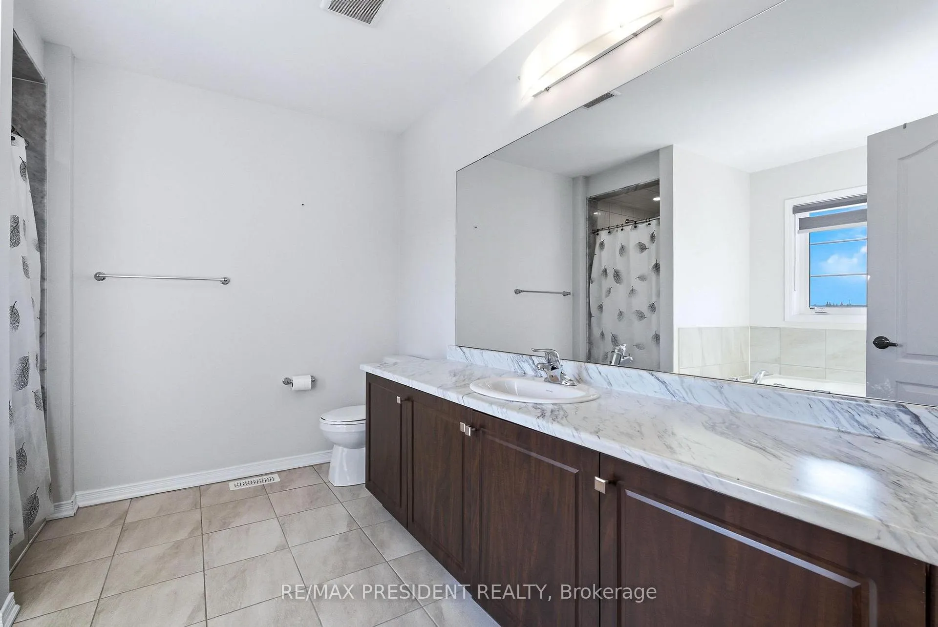 Photo 22 of 12 Midhurst Heights, Hamilton, Stoney Creek — HOMEH