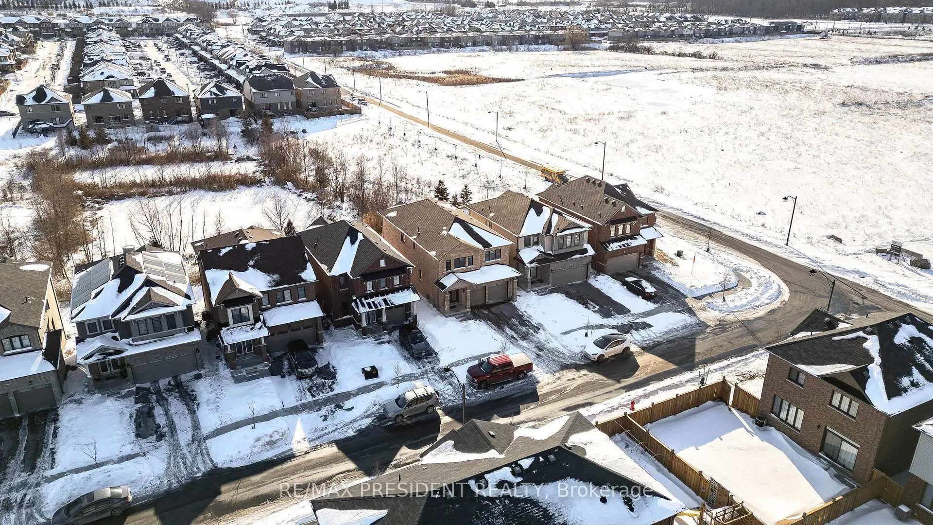 Photo 39 of 12 Midhurst Heights, Hamilton, Stoney Creek — HOMEH