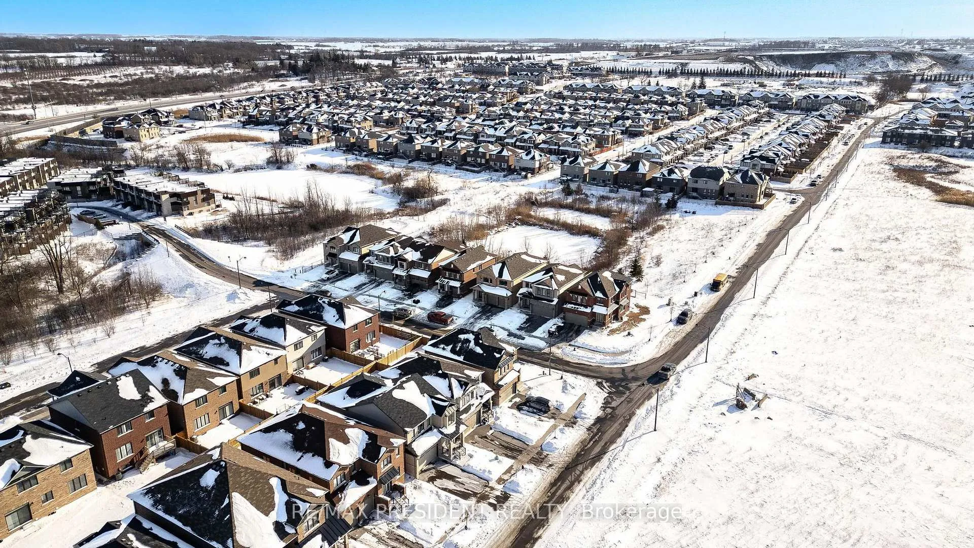 Photo 42 of 12 Midhurst Heights, Hamilton, Stoney Creek — HOMEH