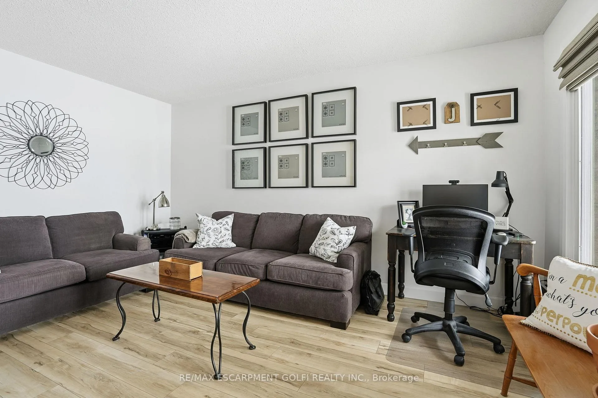 Photo 4 of 83 Briarsdale Crescent, Welland, N. Welland — HOMEH