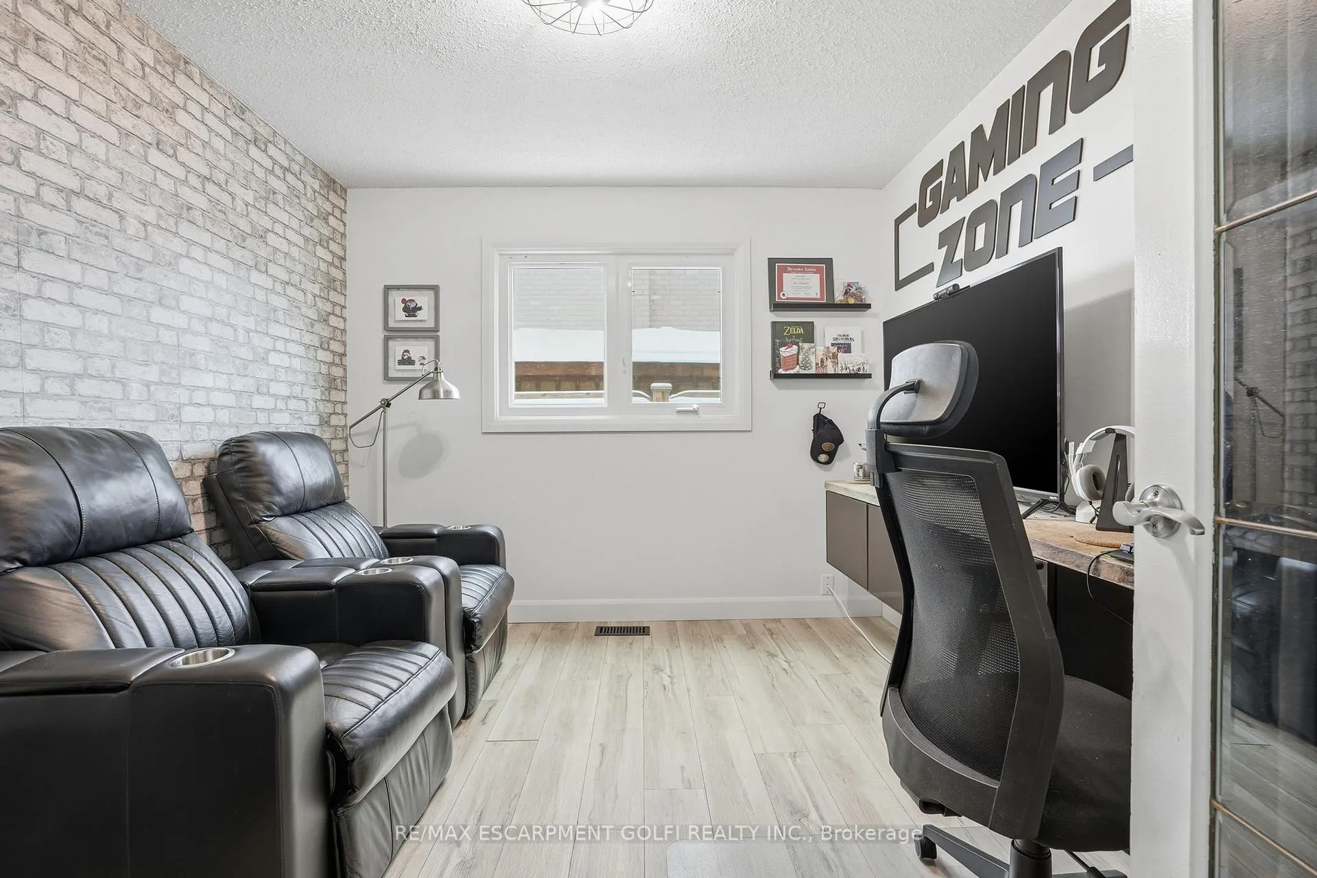 Photo 6 of 83 Briarsdale Crescent, Welland, N. Welland — HOMEH