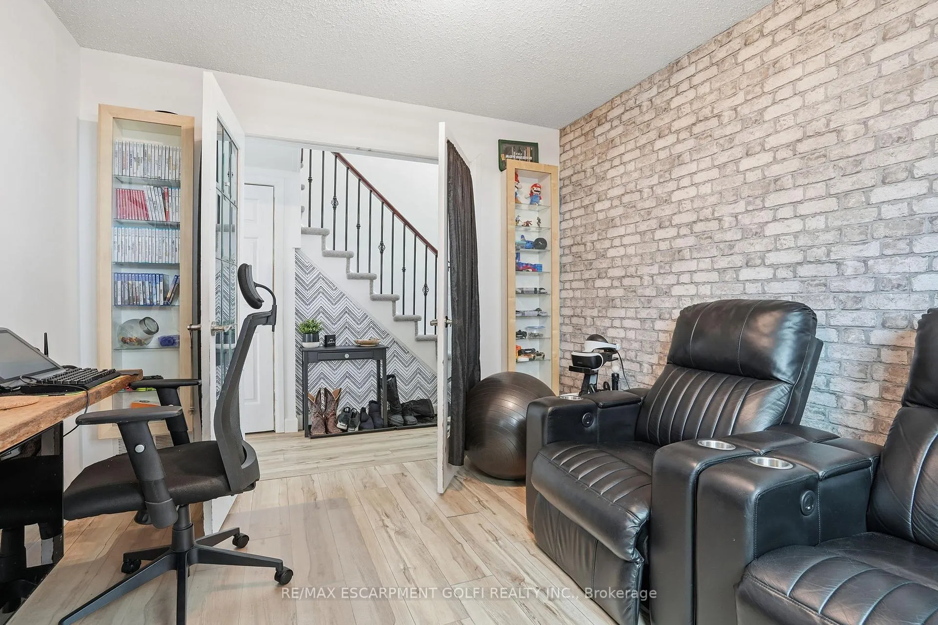 Photo 7 of 83 Briarsdale Crescent, Welland, N. Welland — HOMEH