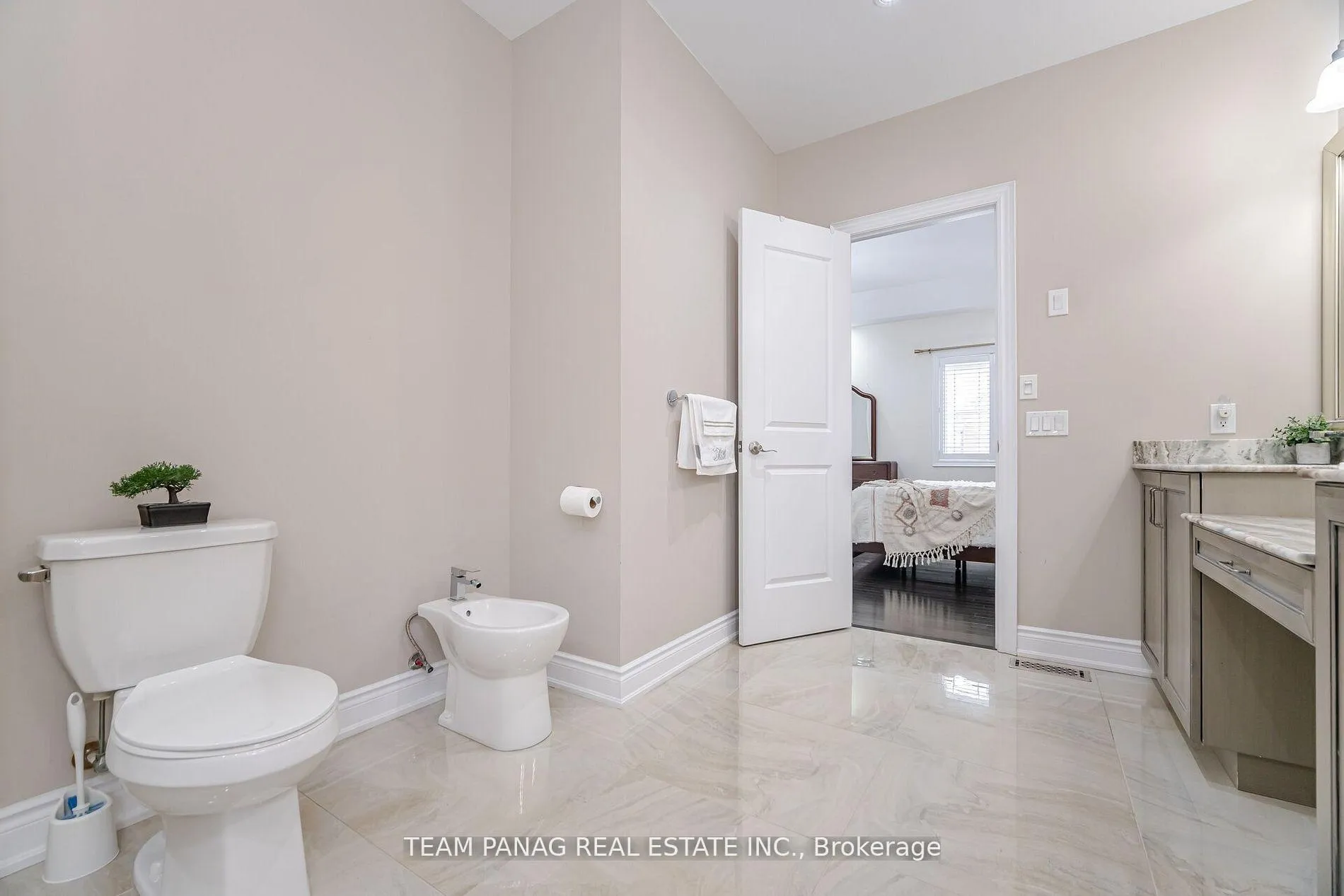 Photo 28 of 76 Balderson Drive, Vaughan, Kleinburg — HOMEH