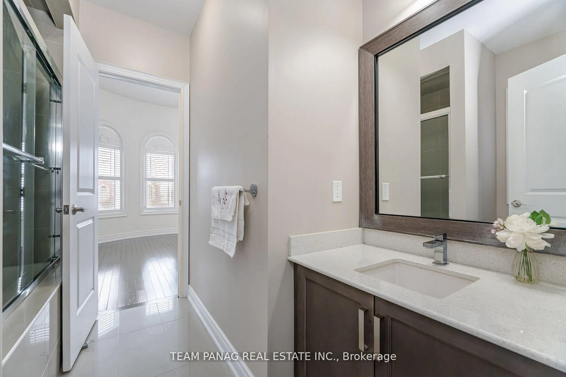 Photo 34 of 76 Balderson Drive, Vaughan, Kleinburg — HOMEH