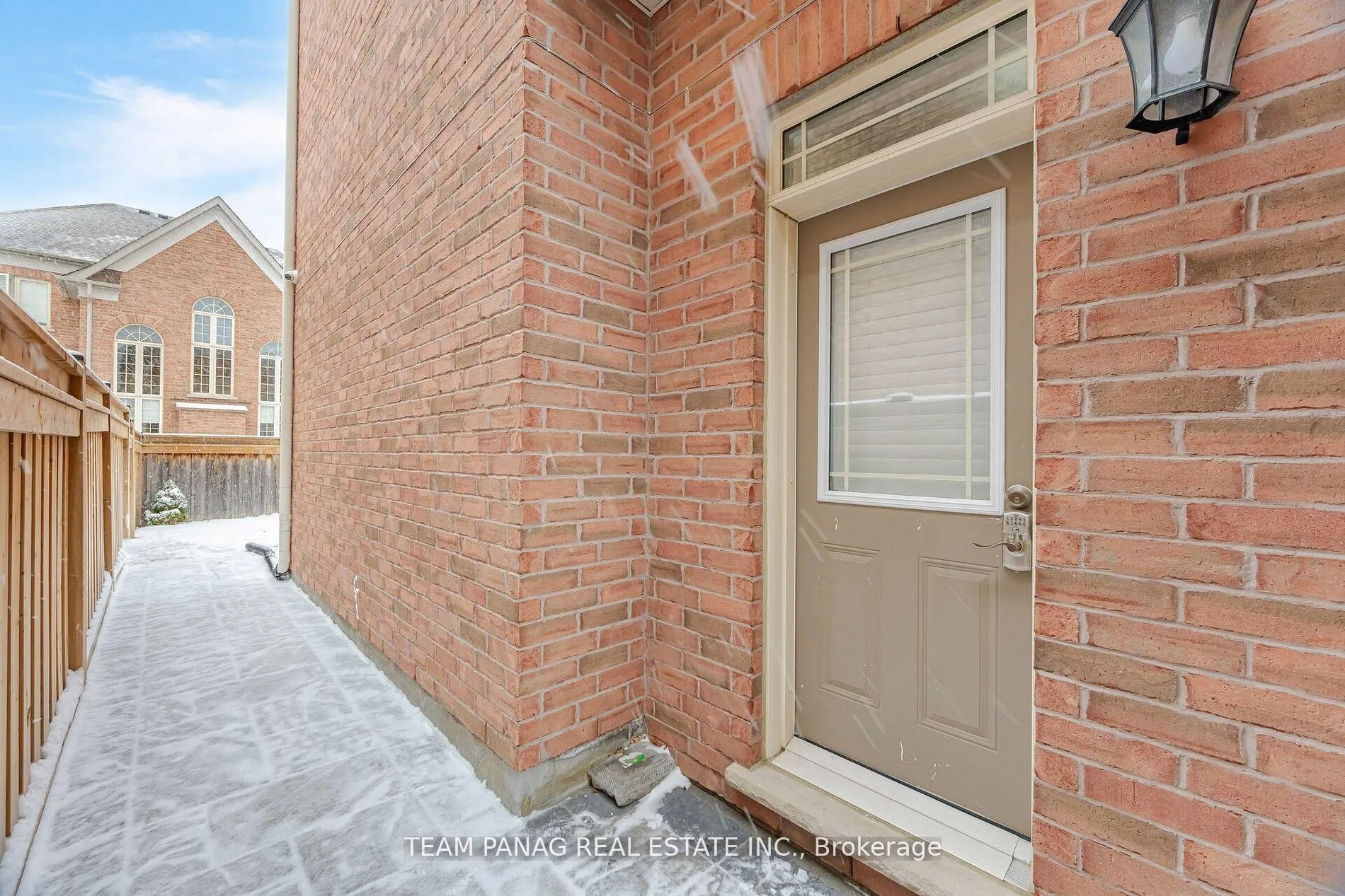 Photo 37 of 76 Balderson Drive, Vaughan, Kleinburg — HOMEH
