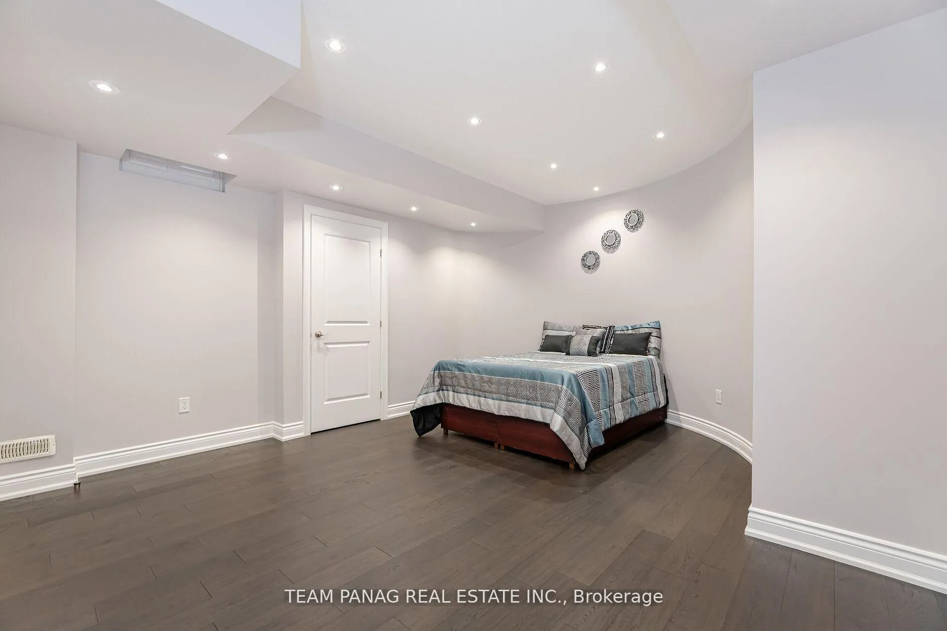 Photo 43 of 76 Balderson Drive, Vaughan, Kleinburg — HOMEH