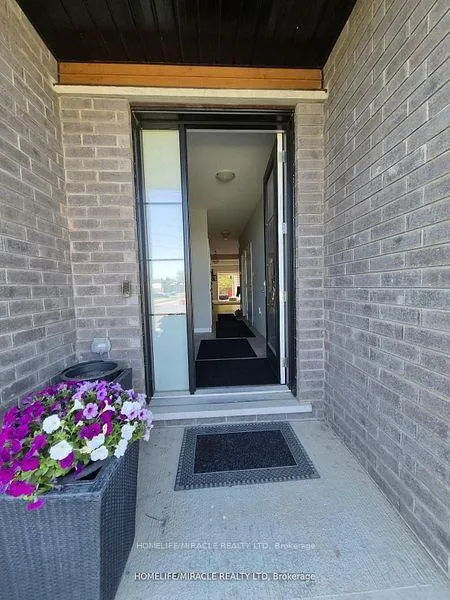 Photo 4 of 886 Robert Ferrie Drive, Kitchener — HOMEH