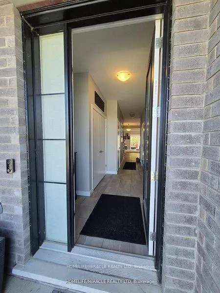 Photo 8 of 886 Robert Ferrie Drive, Kitchener — HOMEH