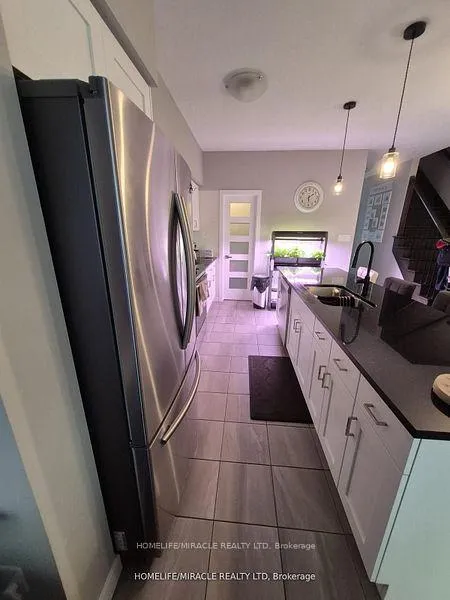 Photo 13 of 886 Robert Ferrie Drive, Kitchener — HOMEH