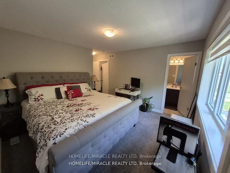 Photo 14 of 886 Robert Ferrie Drive, Kitchener — HOMEH