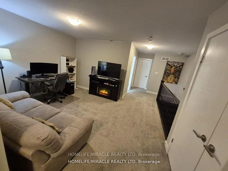 Photo 20 of 886 Robert Ferrie Drive, Kitchener — HOMEH