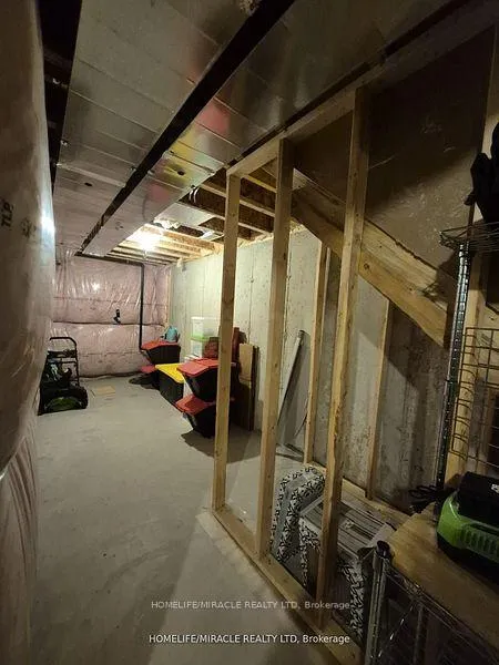 Photo 21 of 886 Robert Ferrie Drive, Kitchener — HOMEH